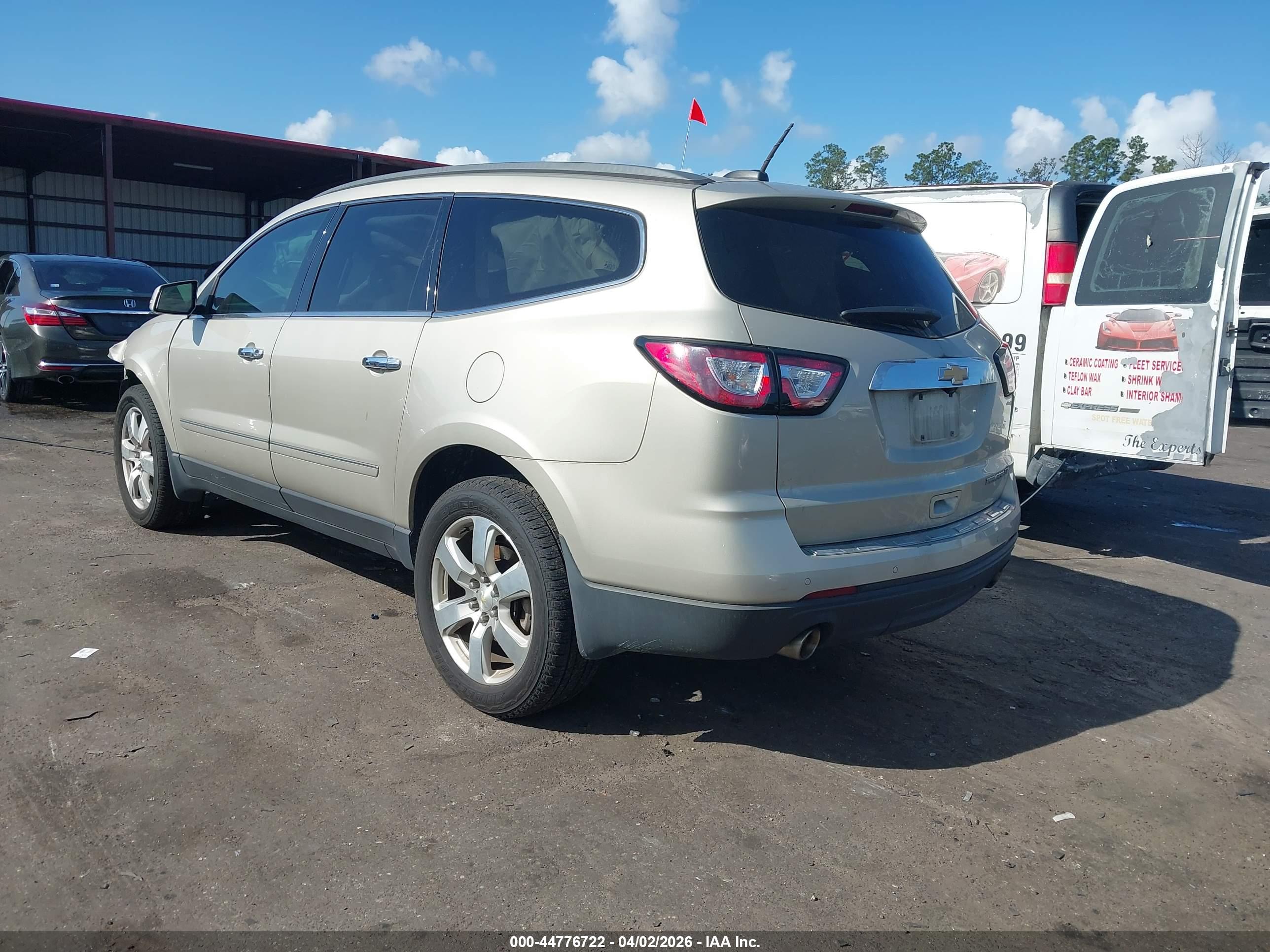 CHEVROLET TRAVERSE image 3