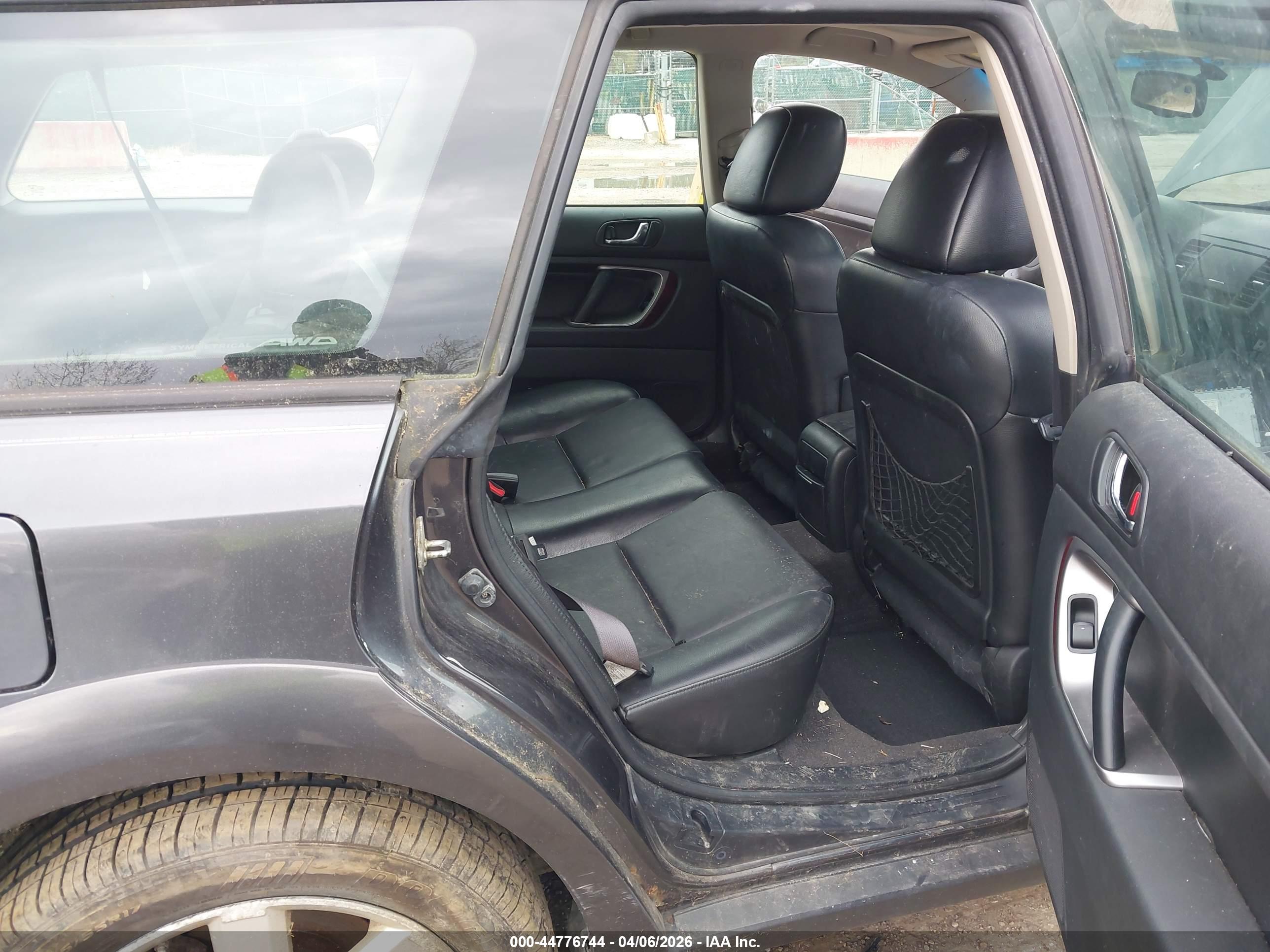 SUBARU OUTBACK image 8