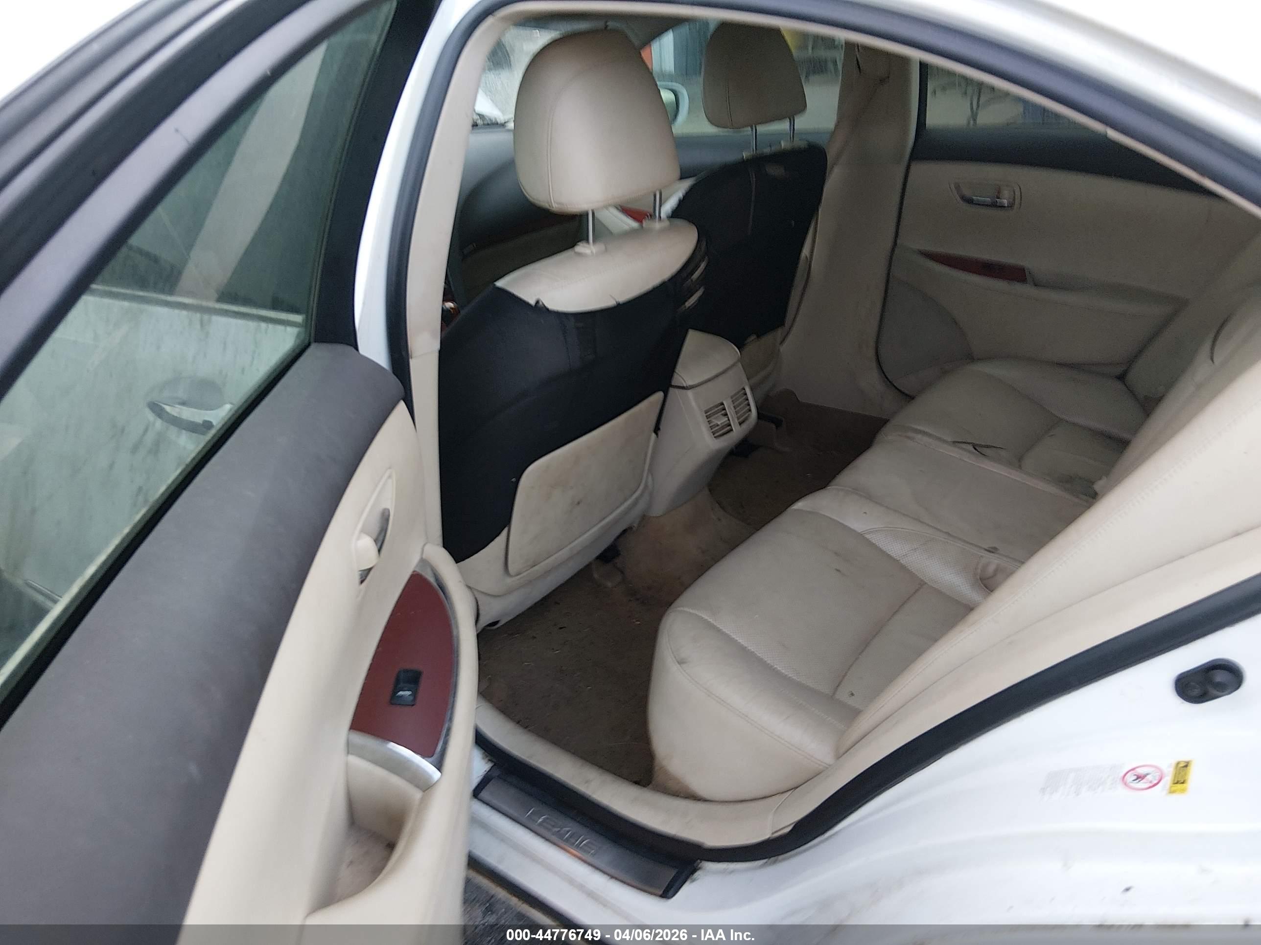 LEXUS ES image 8