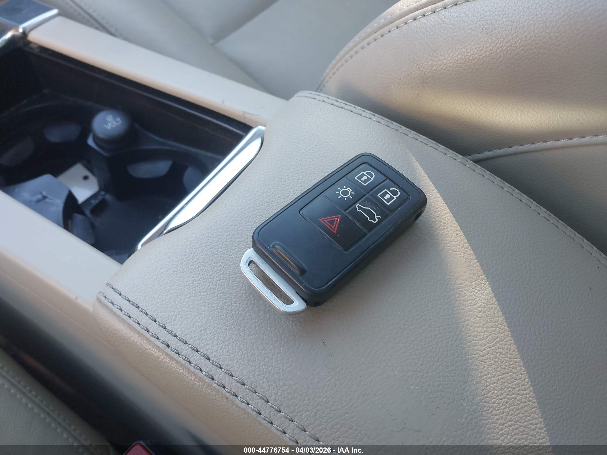 VOLVO XC60 image 11