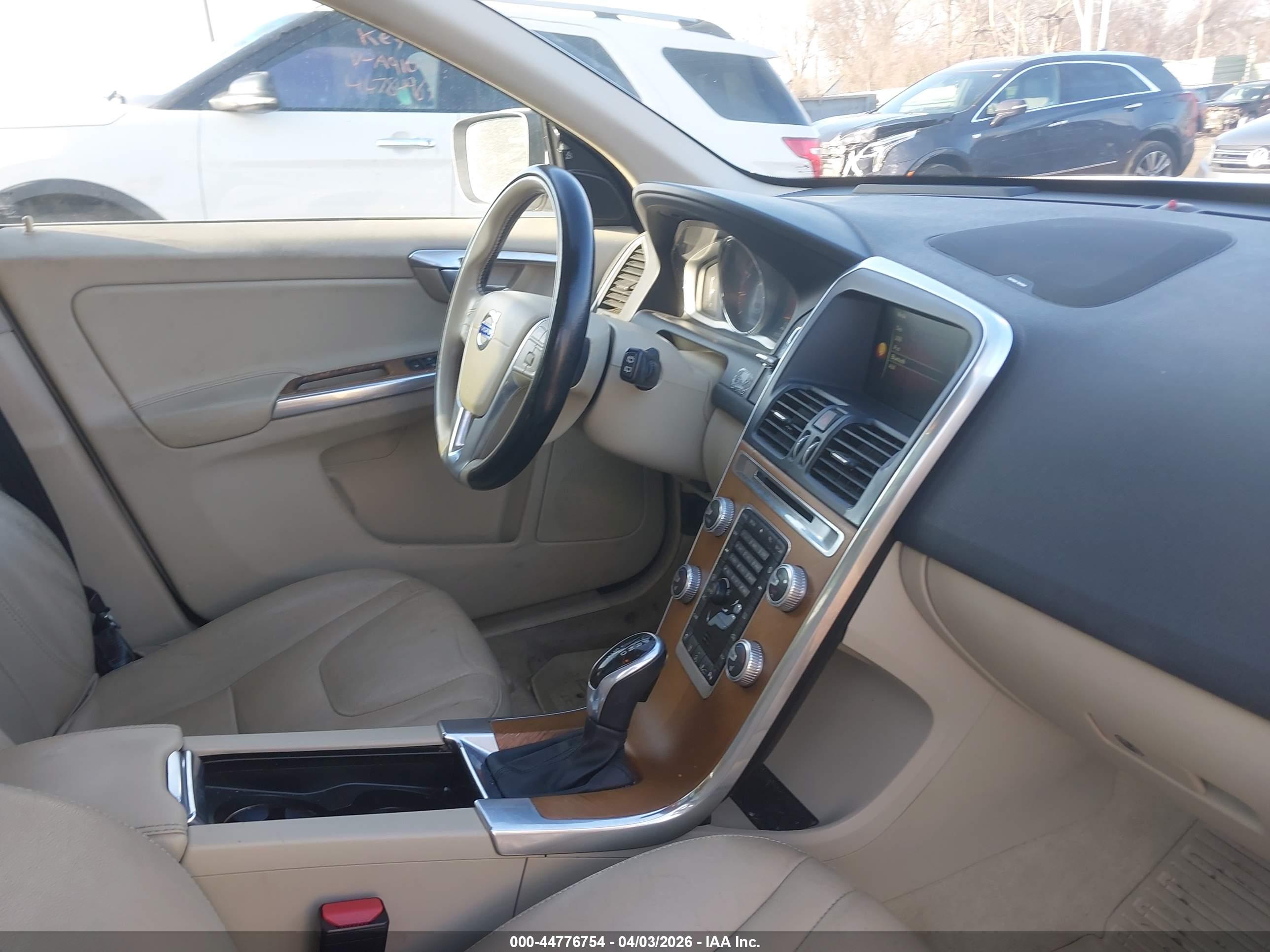 VOLVO XC60 image 5