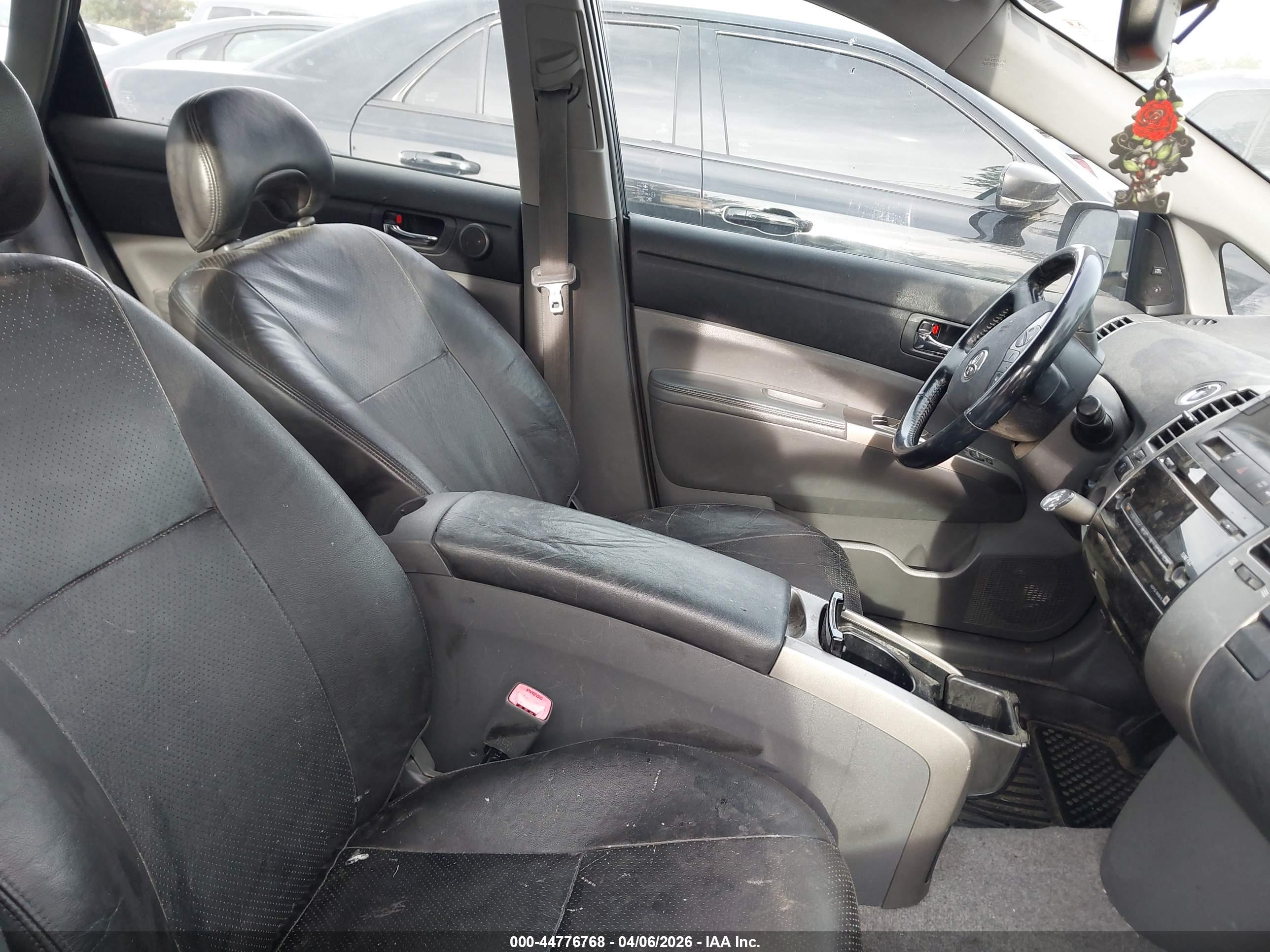 TOYOTA PRIUS image 5