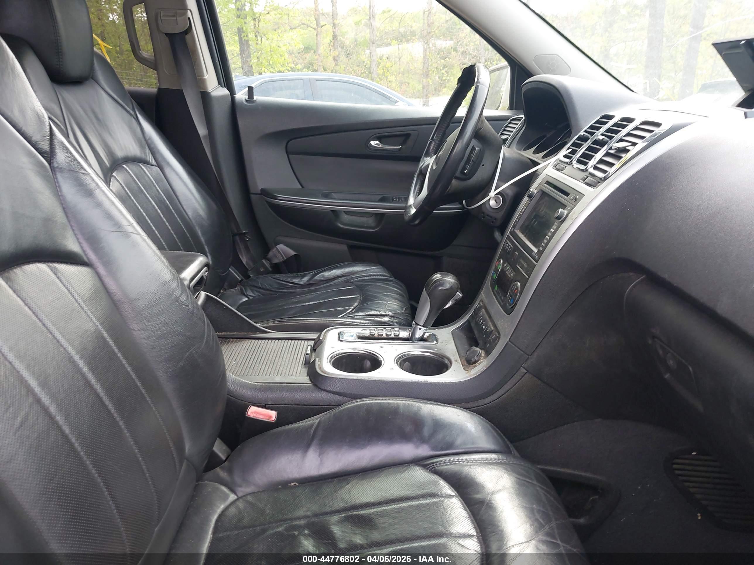 GMC ACADIA image 5