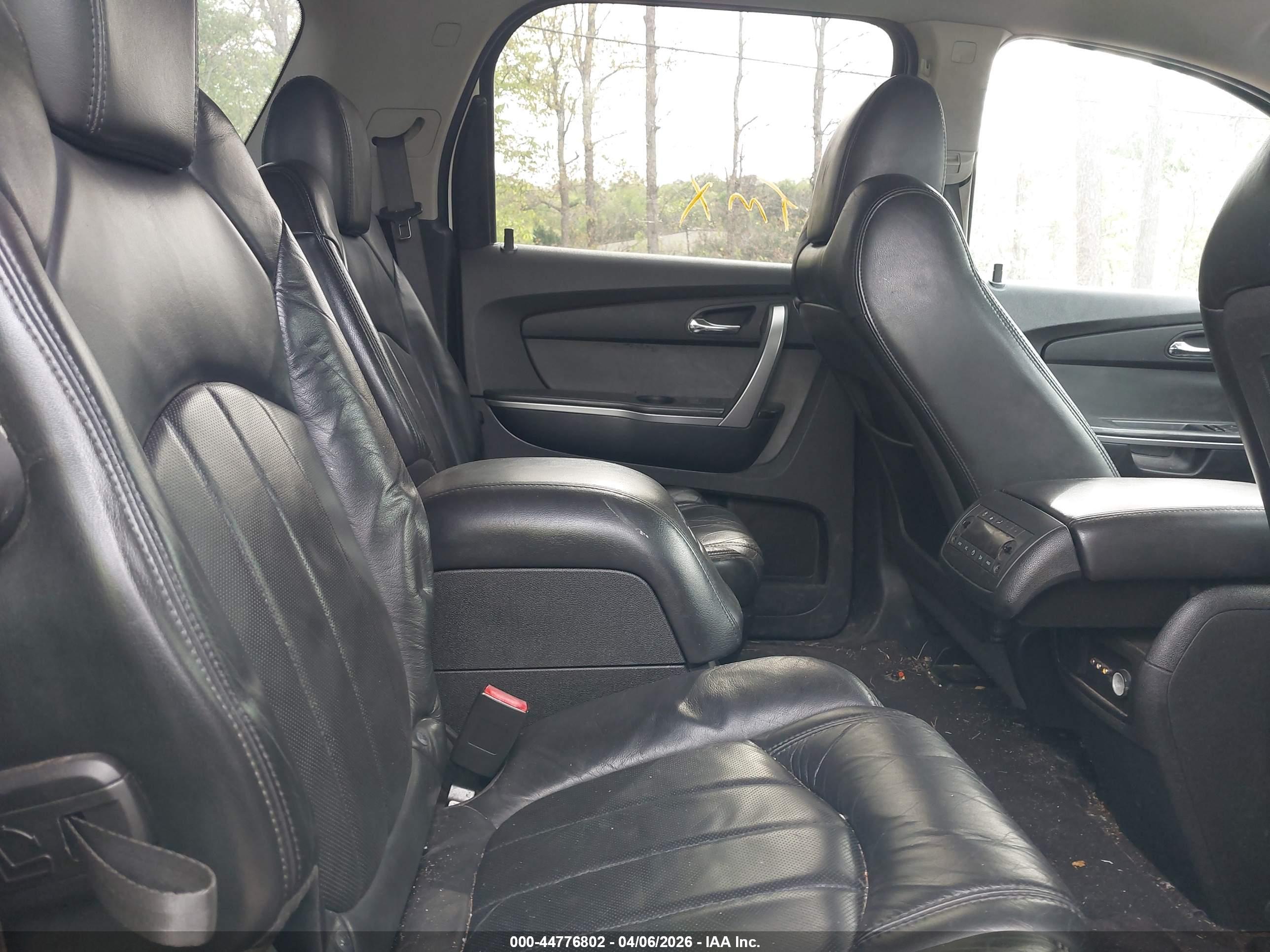 GMC ACADIA image 8
