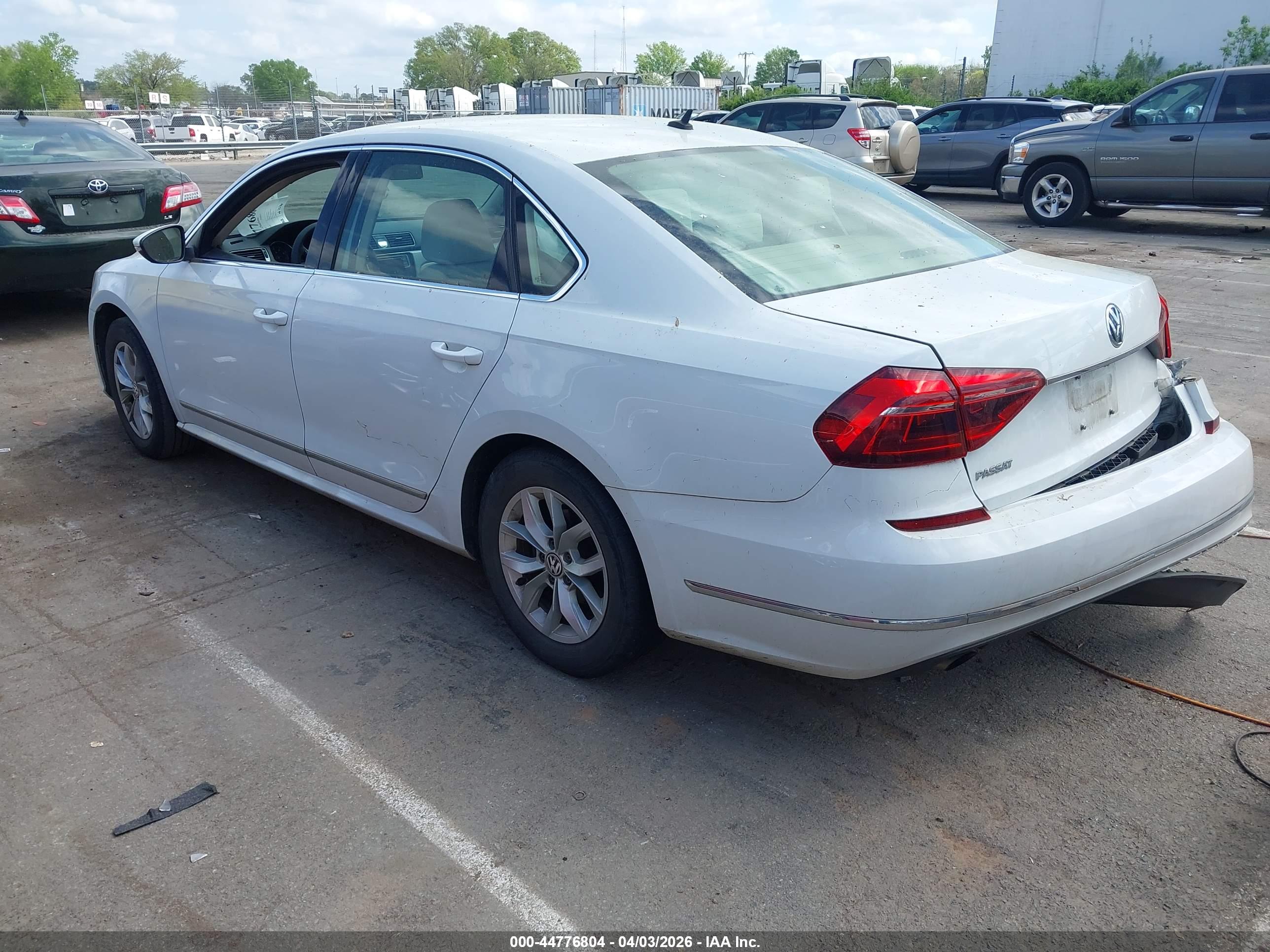 VOLKSWAGEN PASSAT image 3
