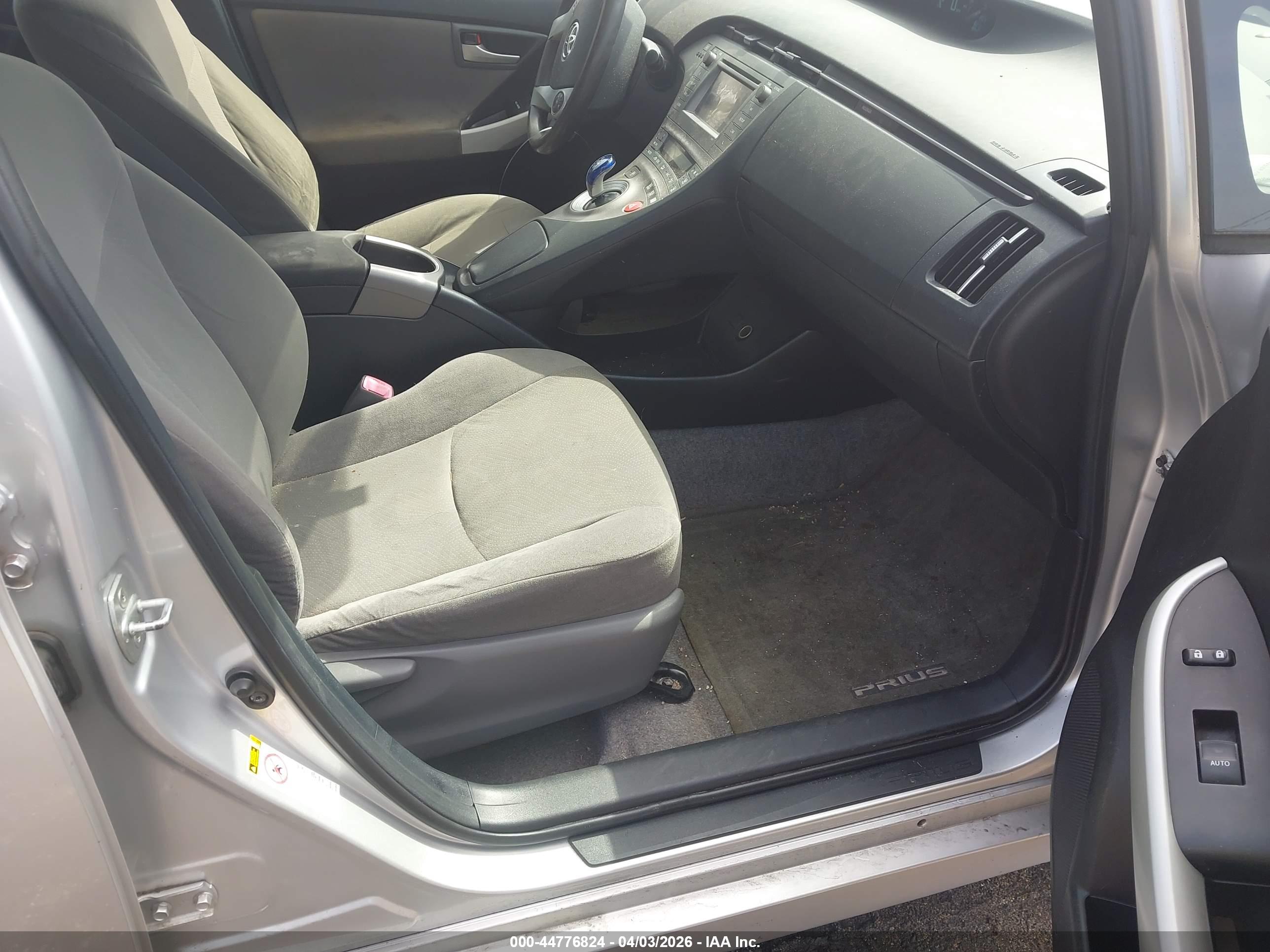 TOYOTA PRIUS image 5