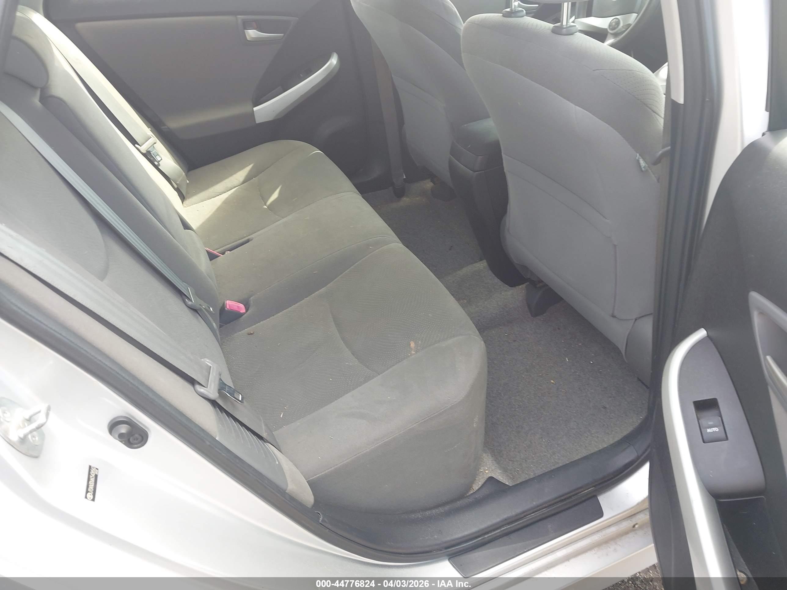 TOYOTA PRIUS image 8
