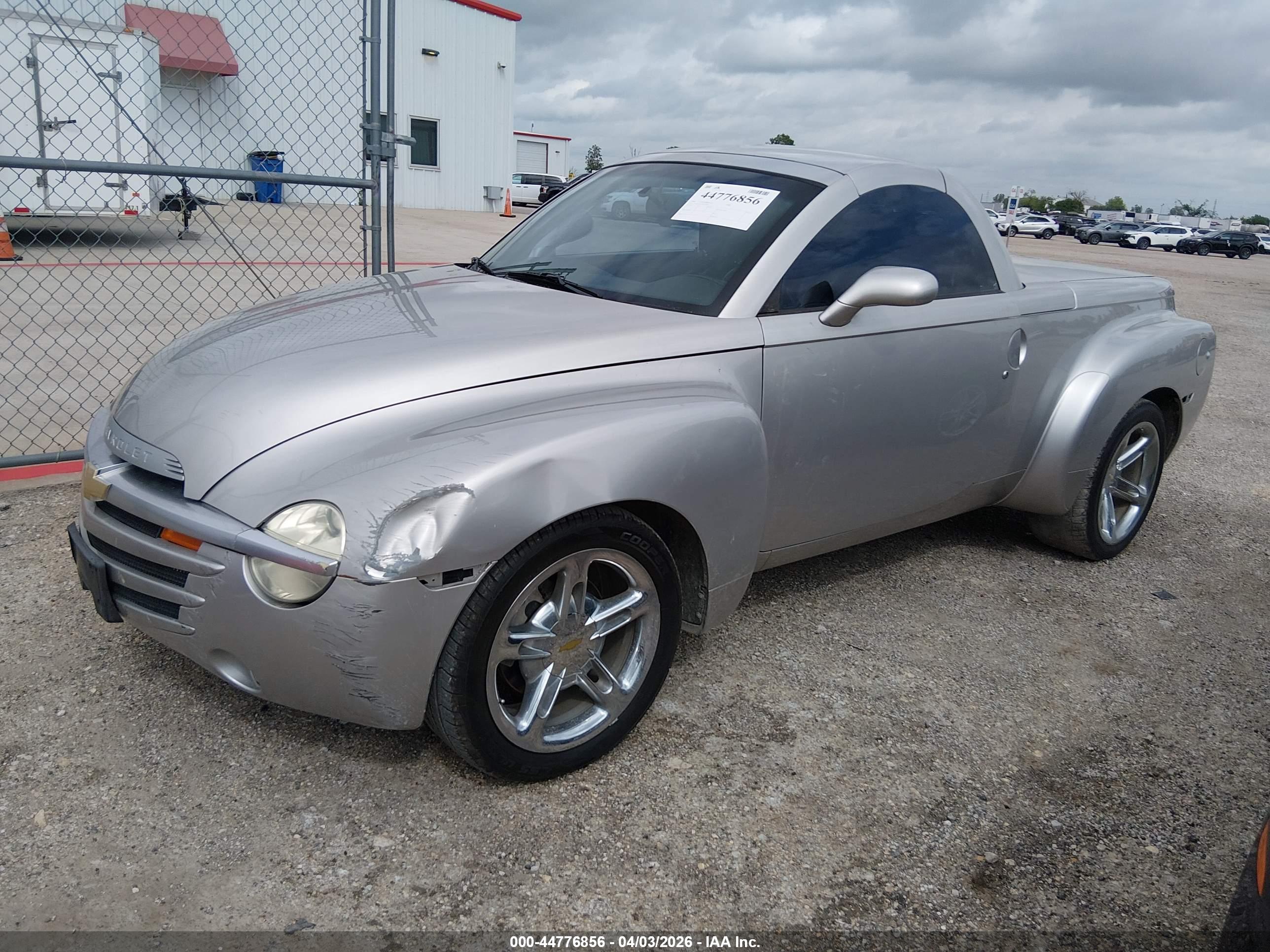 CHEVROLET SSR image 2