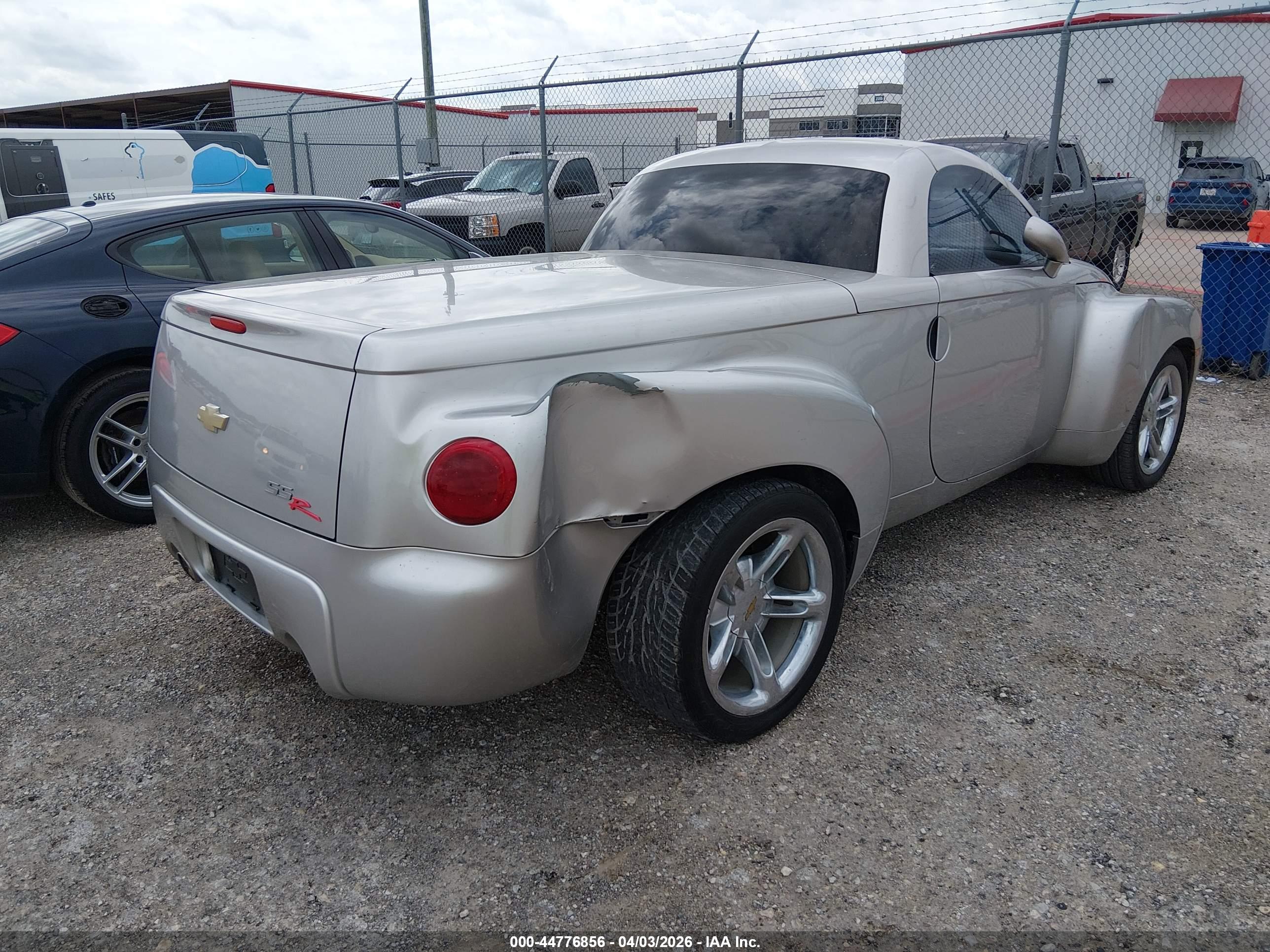 CHEVROLET SSR image 4