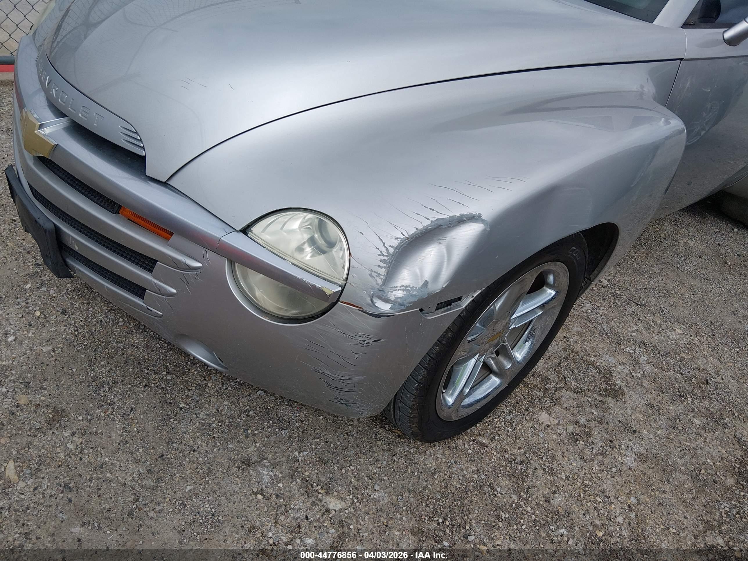 CHEVROLET SSR image 6