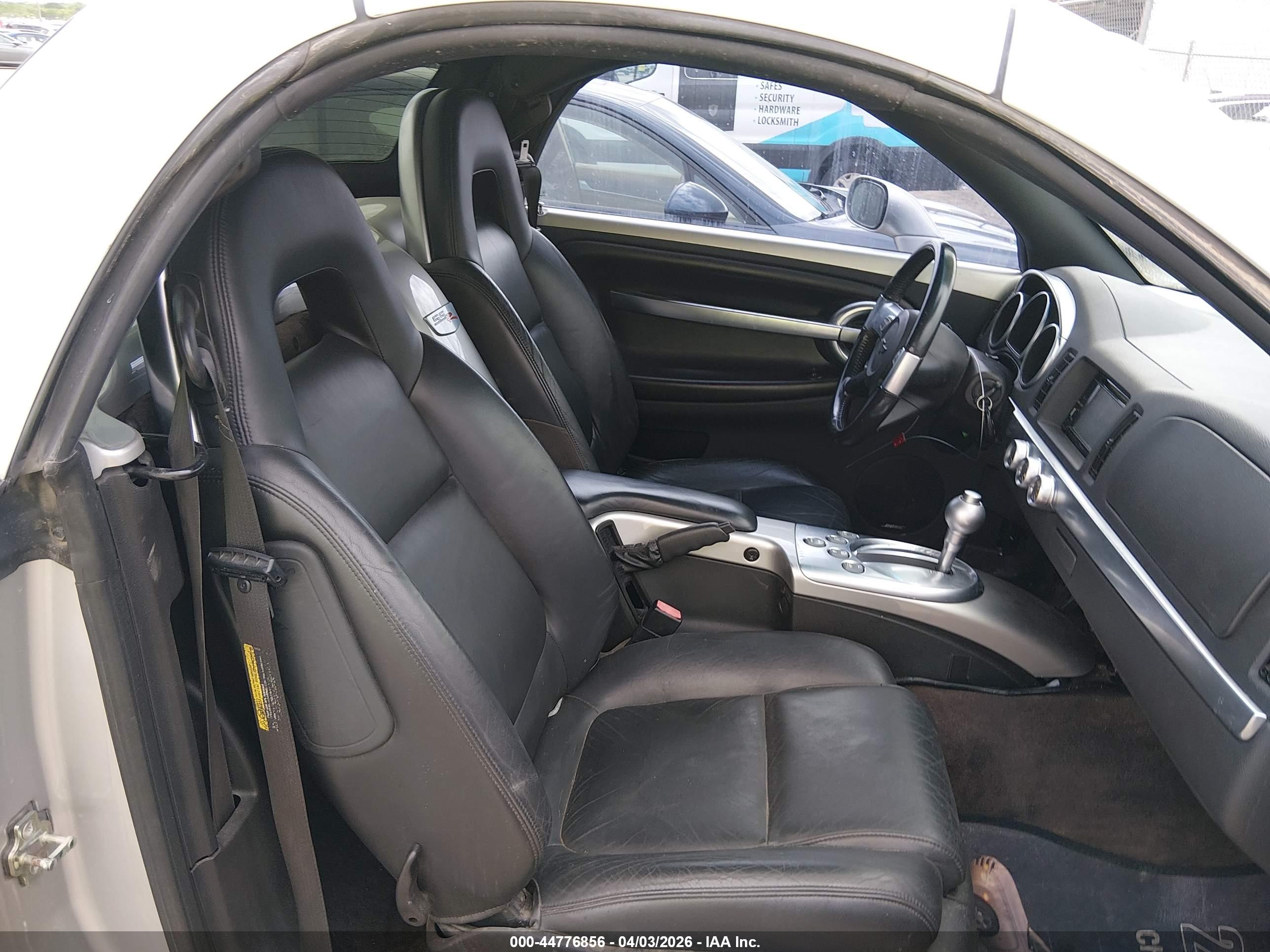 CHEVROLET SSR image 8
