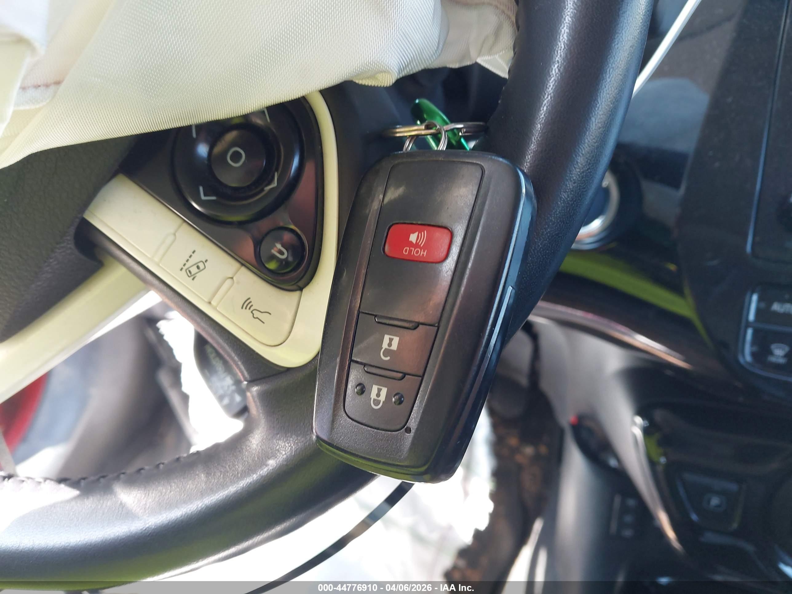 TOYOTA PRIUS image 11