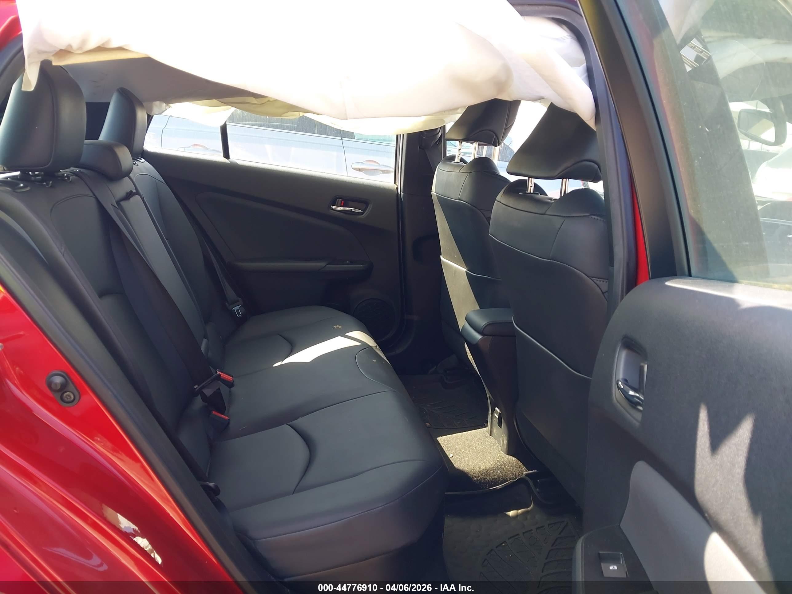 TOYOTA PRIUS image 8