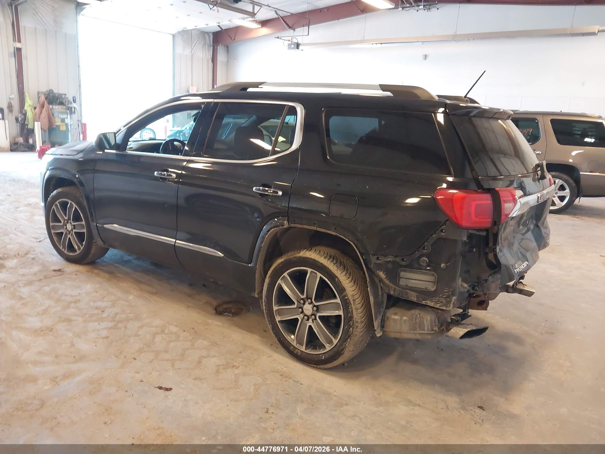 GMC ACADIA image 3