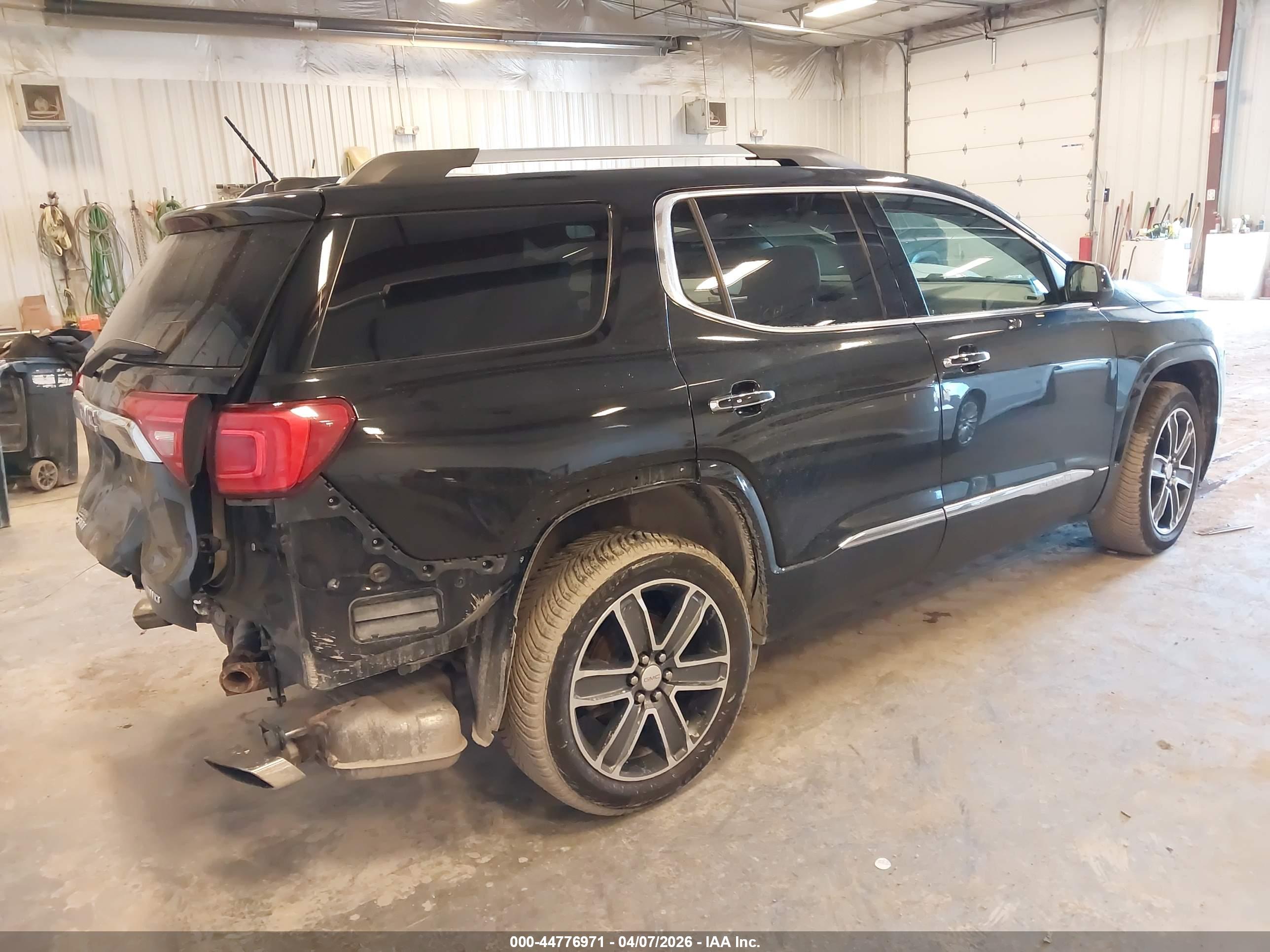 GMC ACADIA image 4