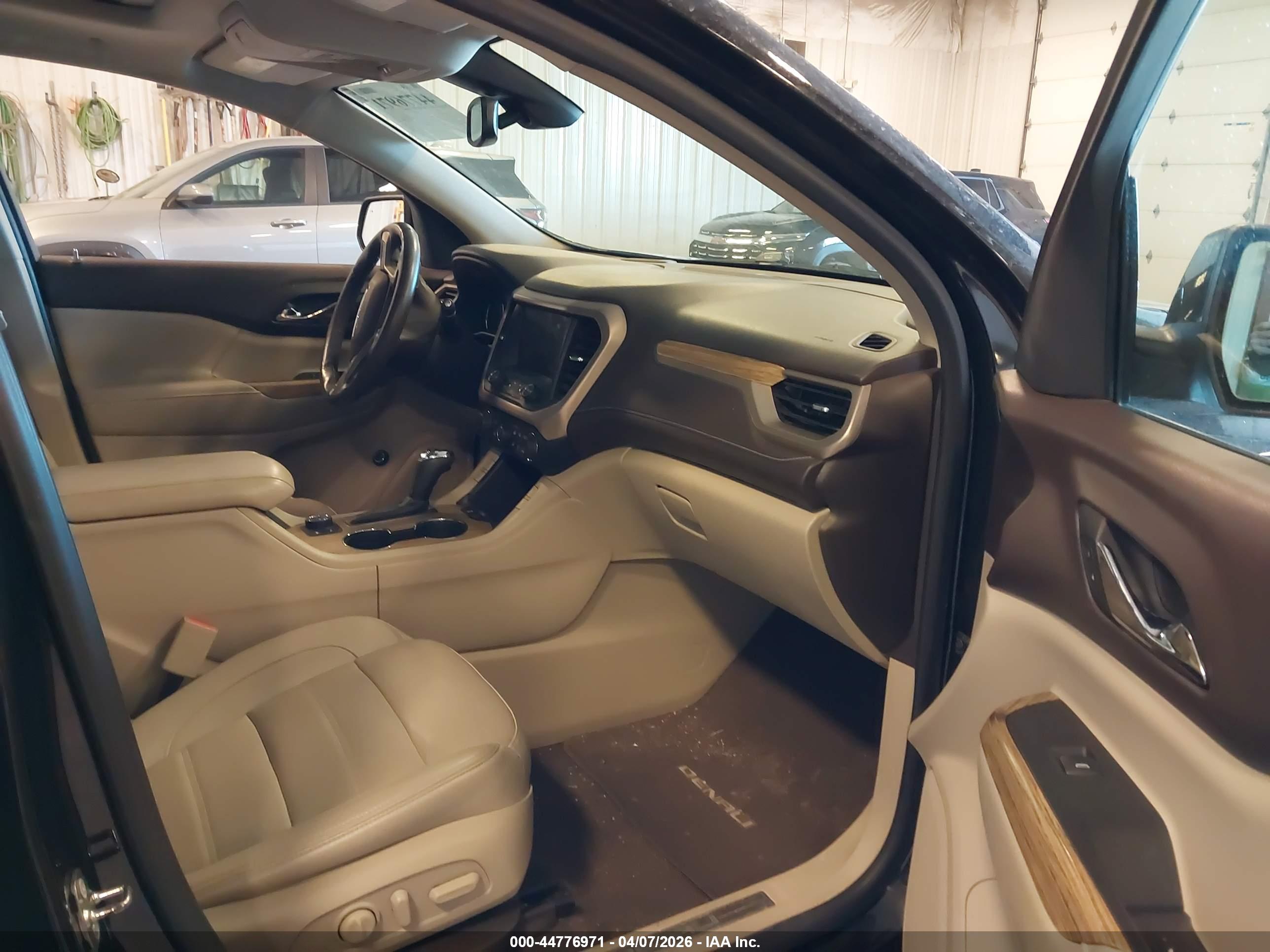GMC ACADIA image 5
