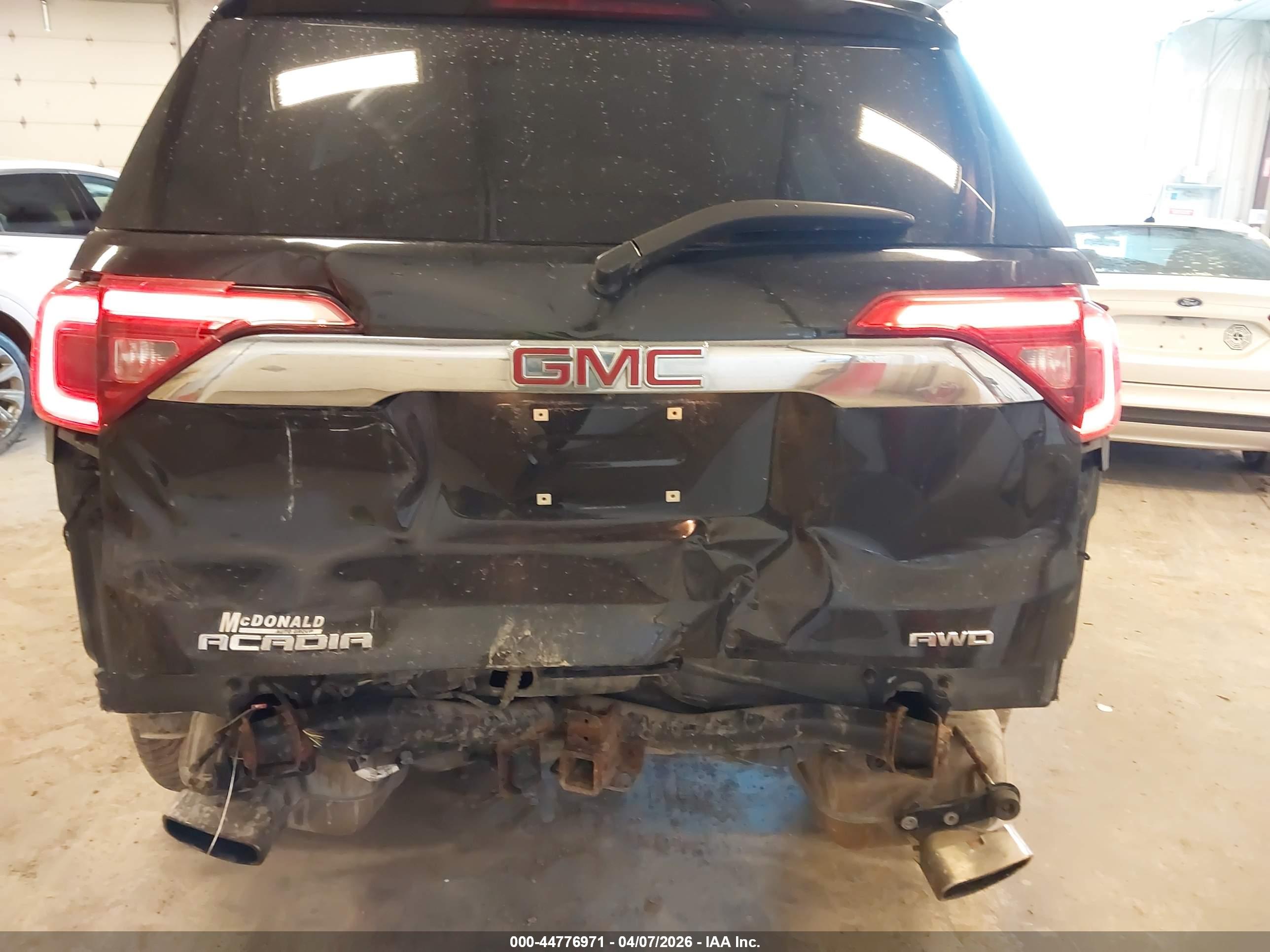 GMC ACADIA image 6