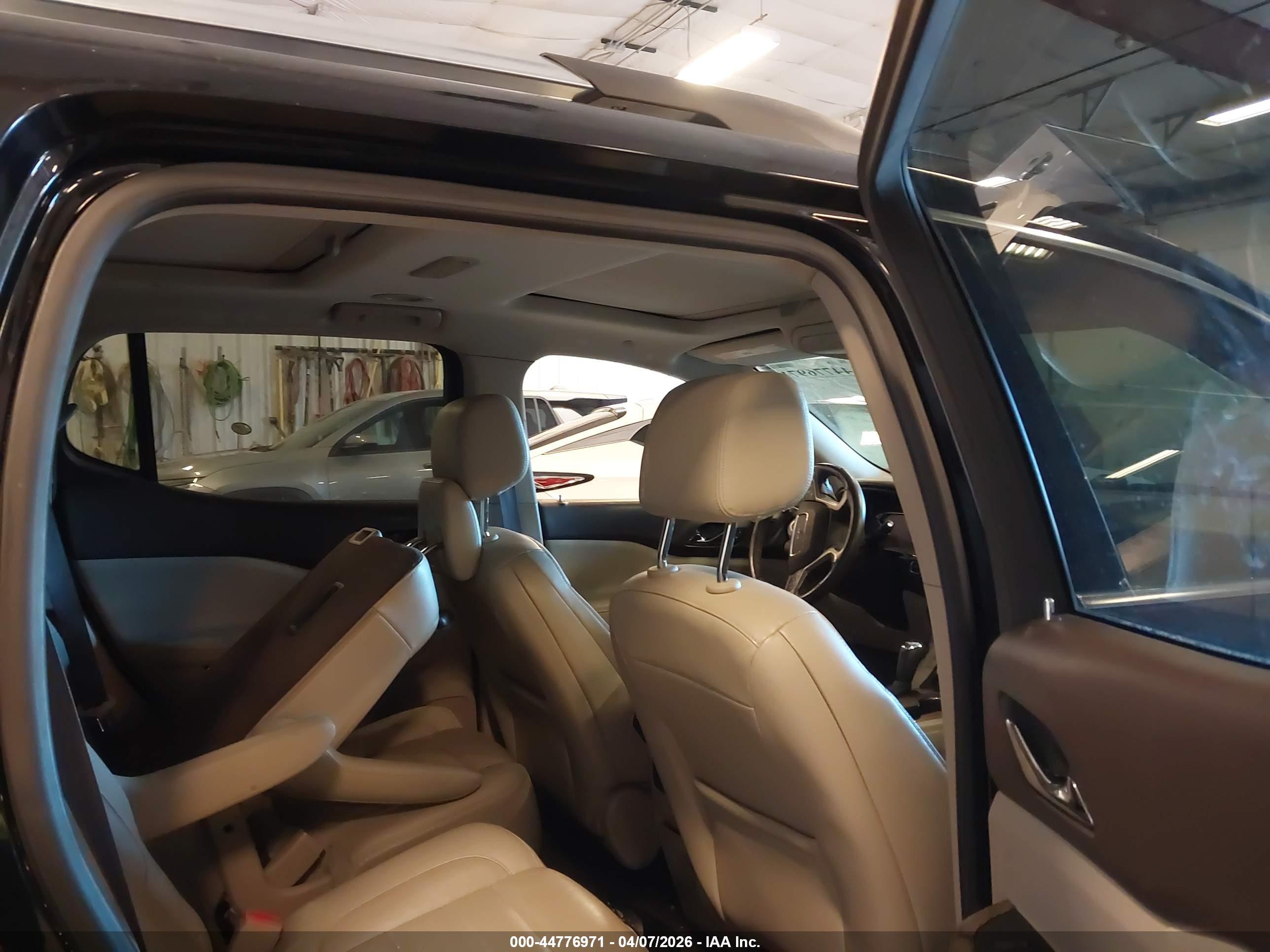 GMC ACADIA image 8