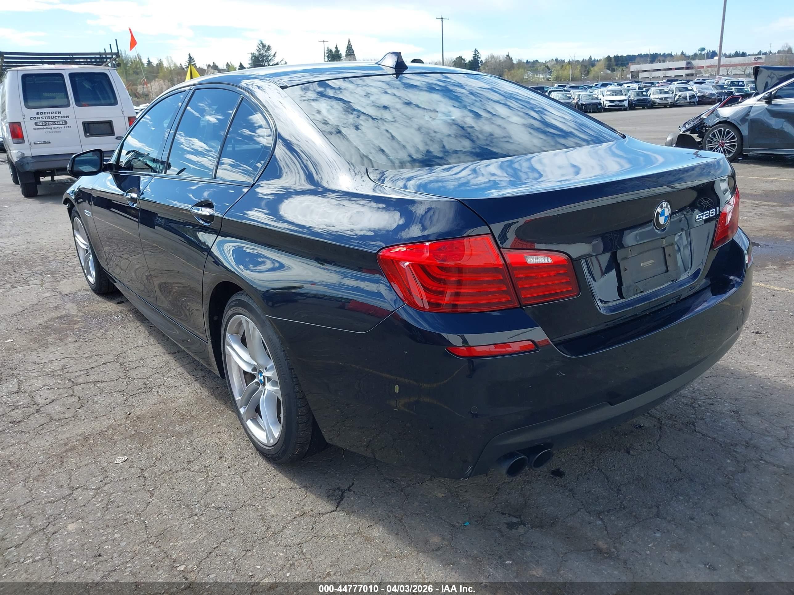 BMW 528I image 3