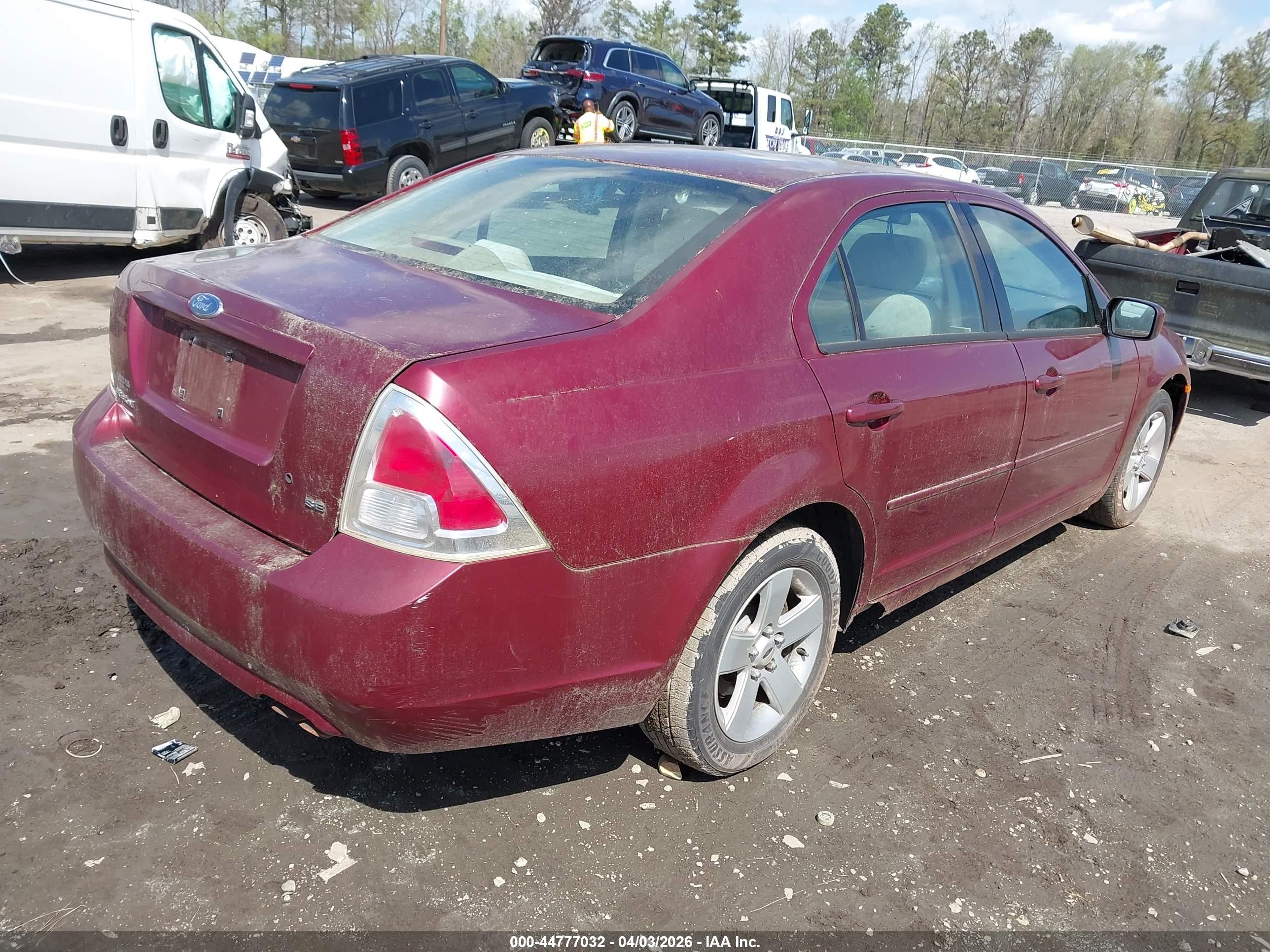 FORD FUSION image 4