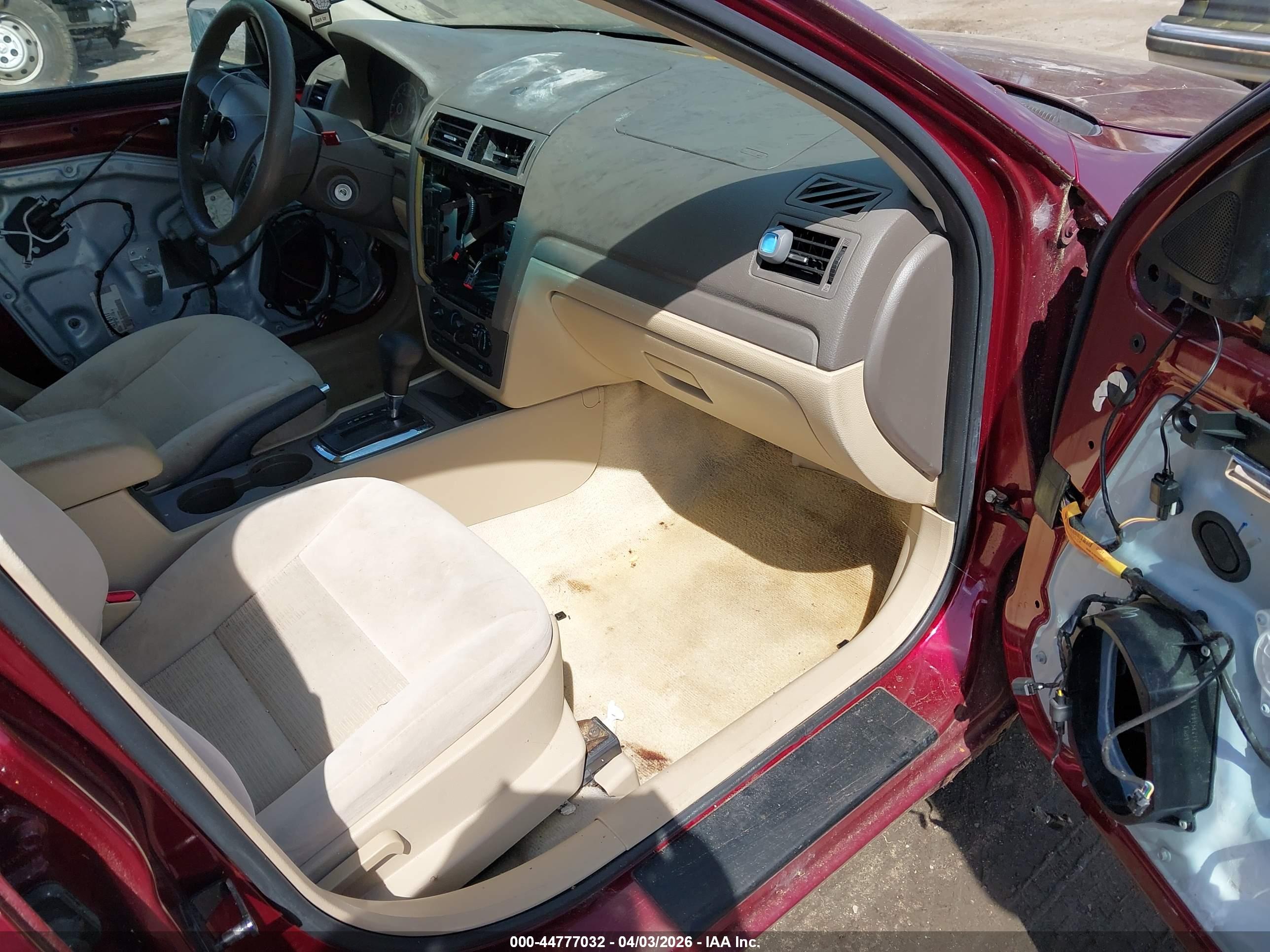 FORD FUSION image 5
