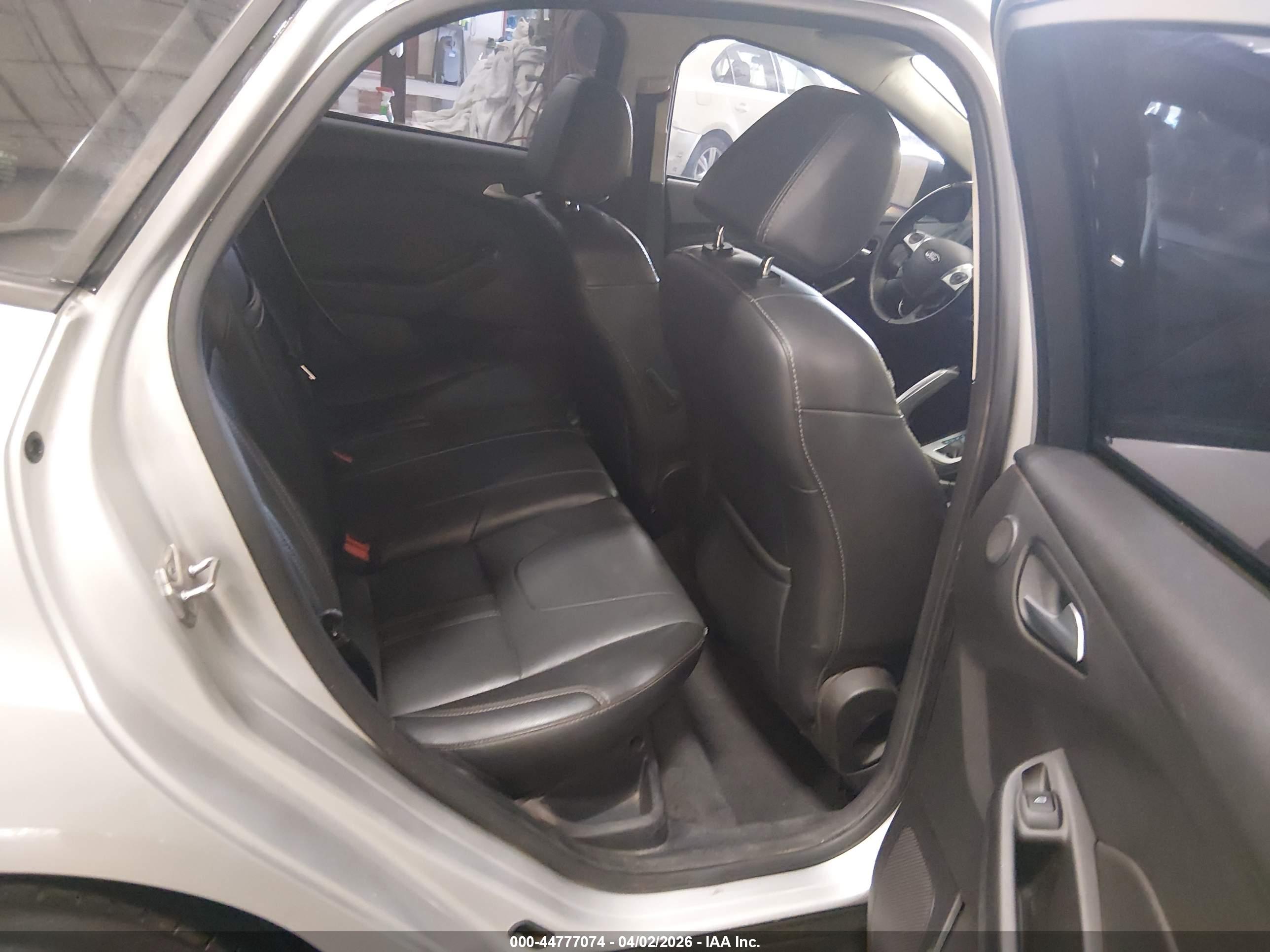 FORD FOCUS image 8