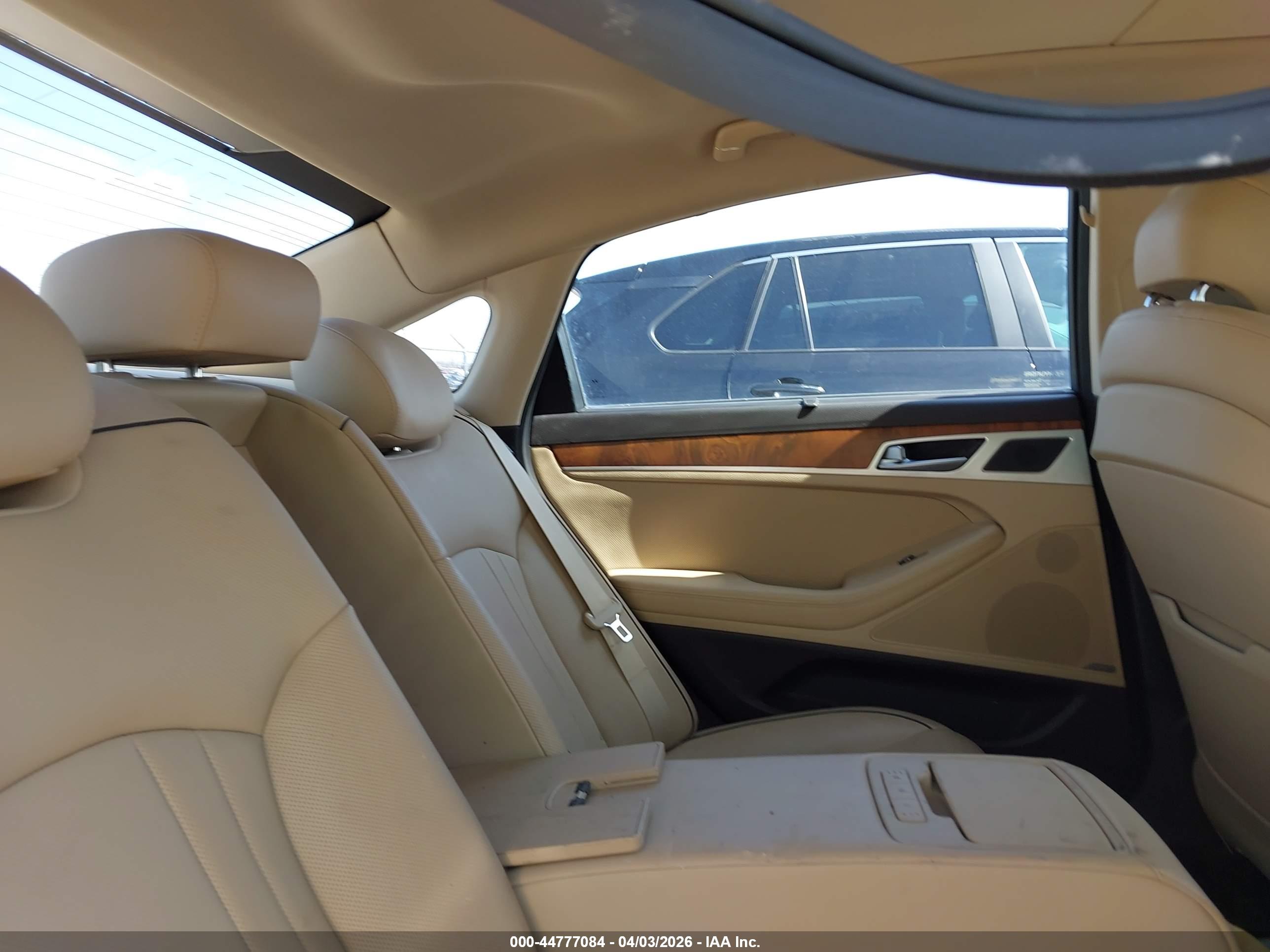 HYUNDAI GENESIS image 8