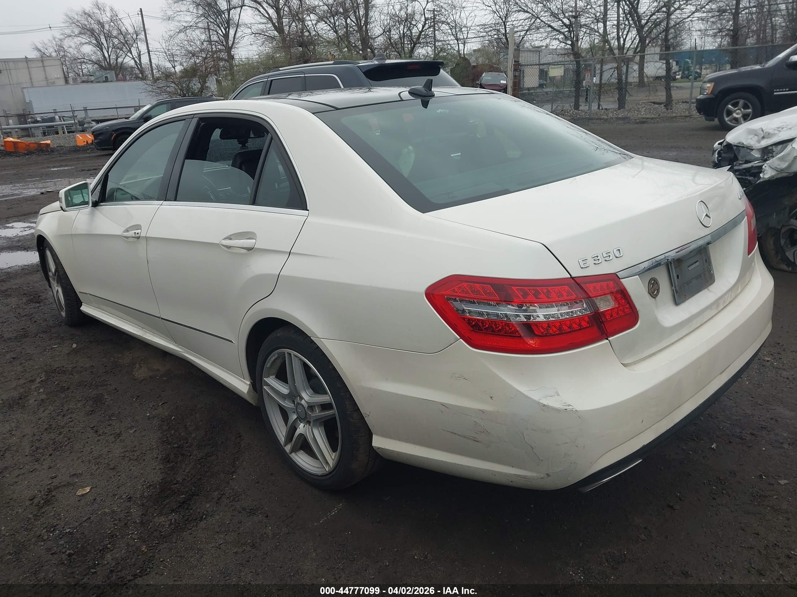 MERCEDES-BENZ E image 3