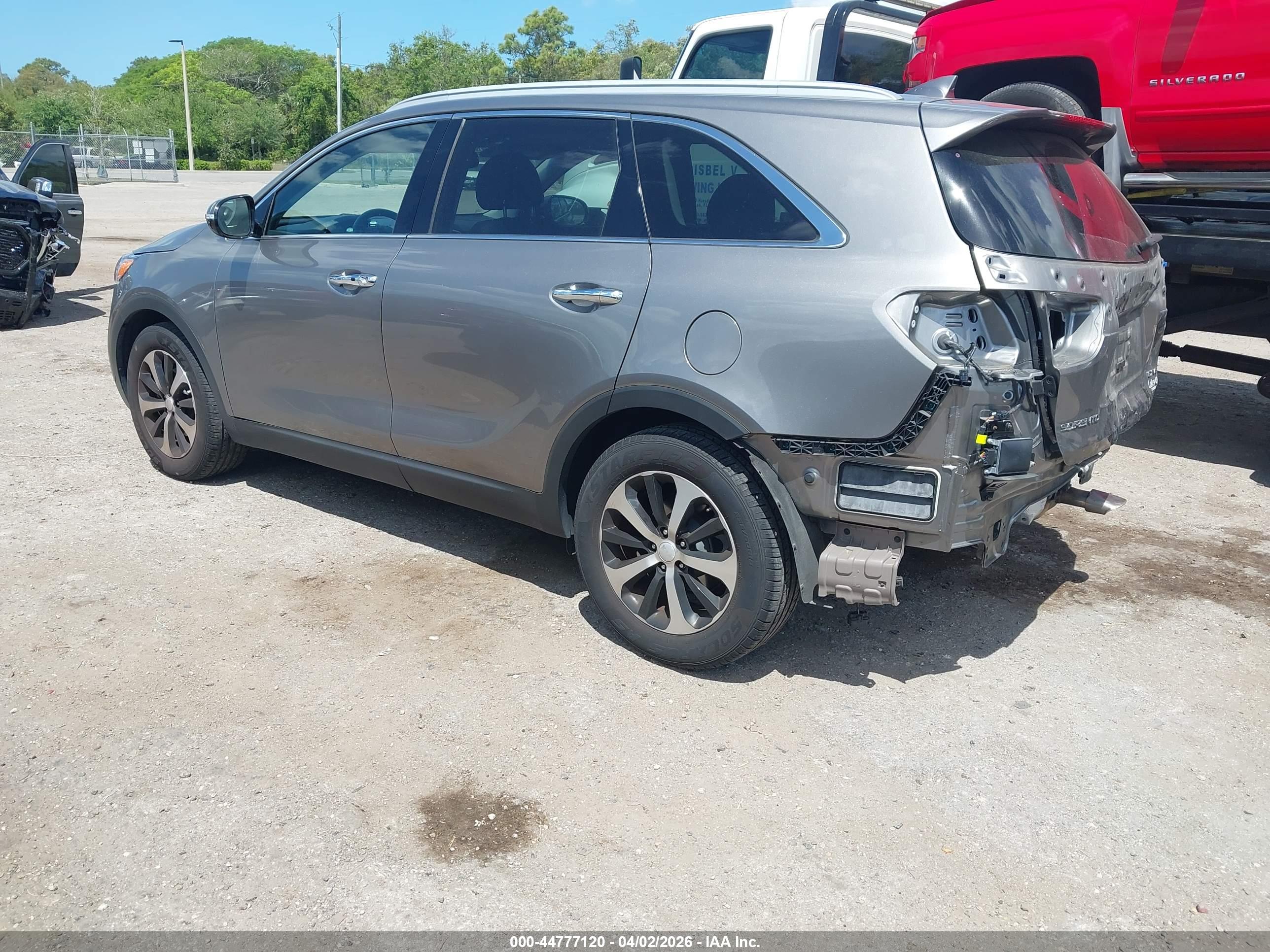 KIA SORENTO image 3