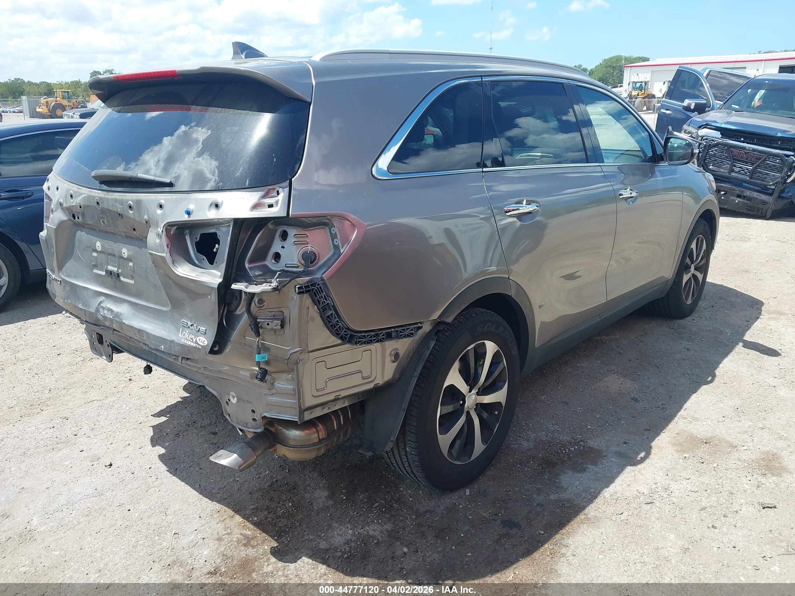KIA SORENTO image 4