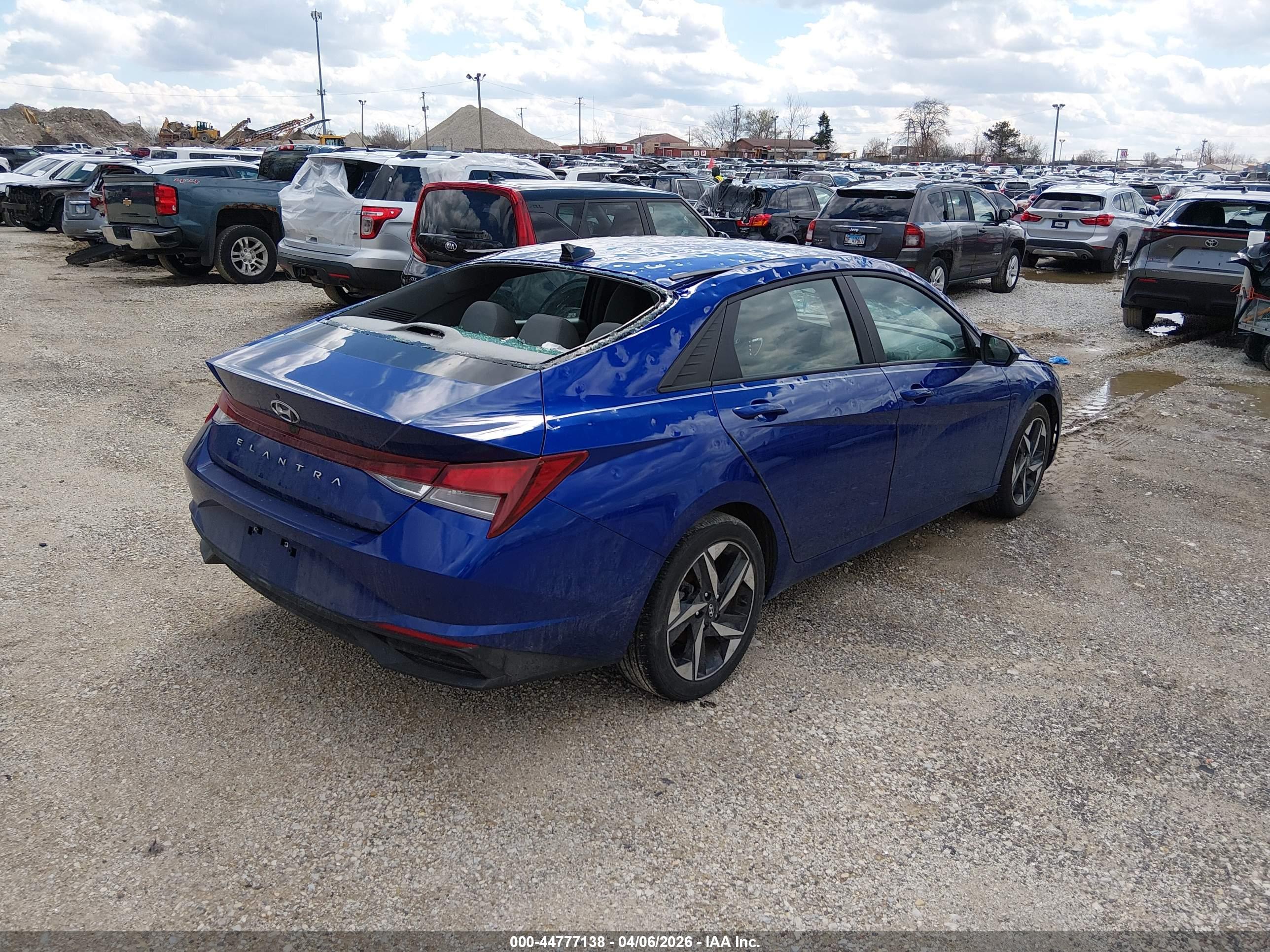 HYUNDAI ELANTRA image 4