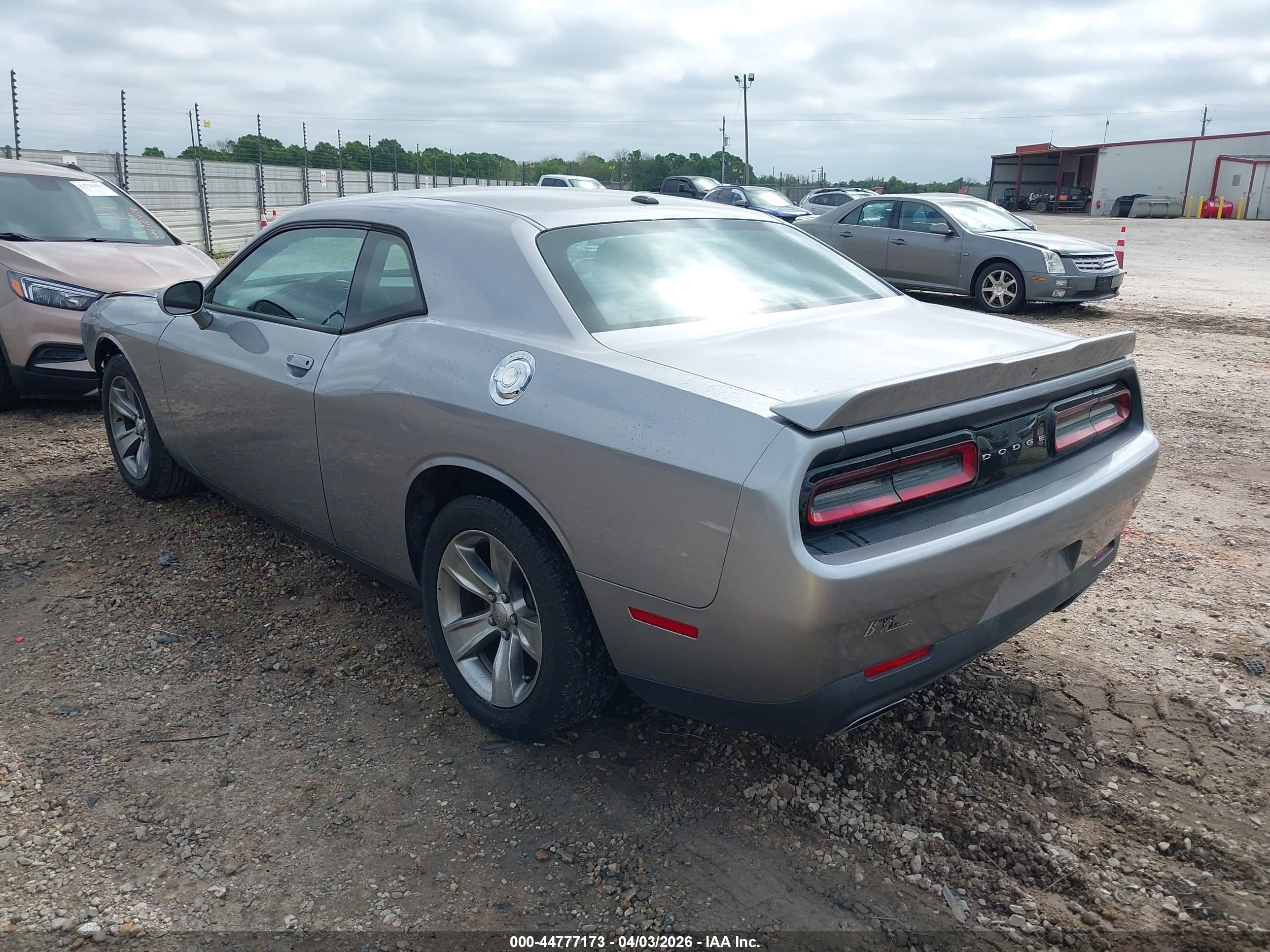 DODGE CHALLENGER image 3