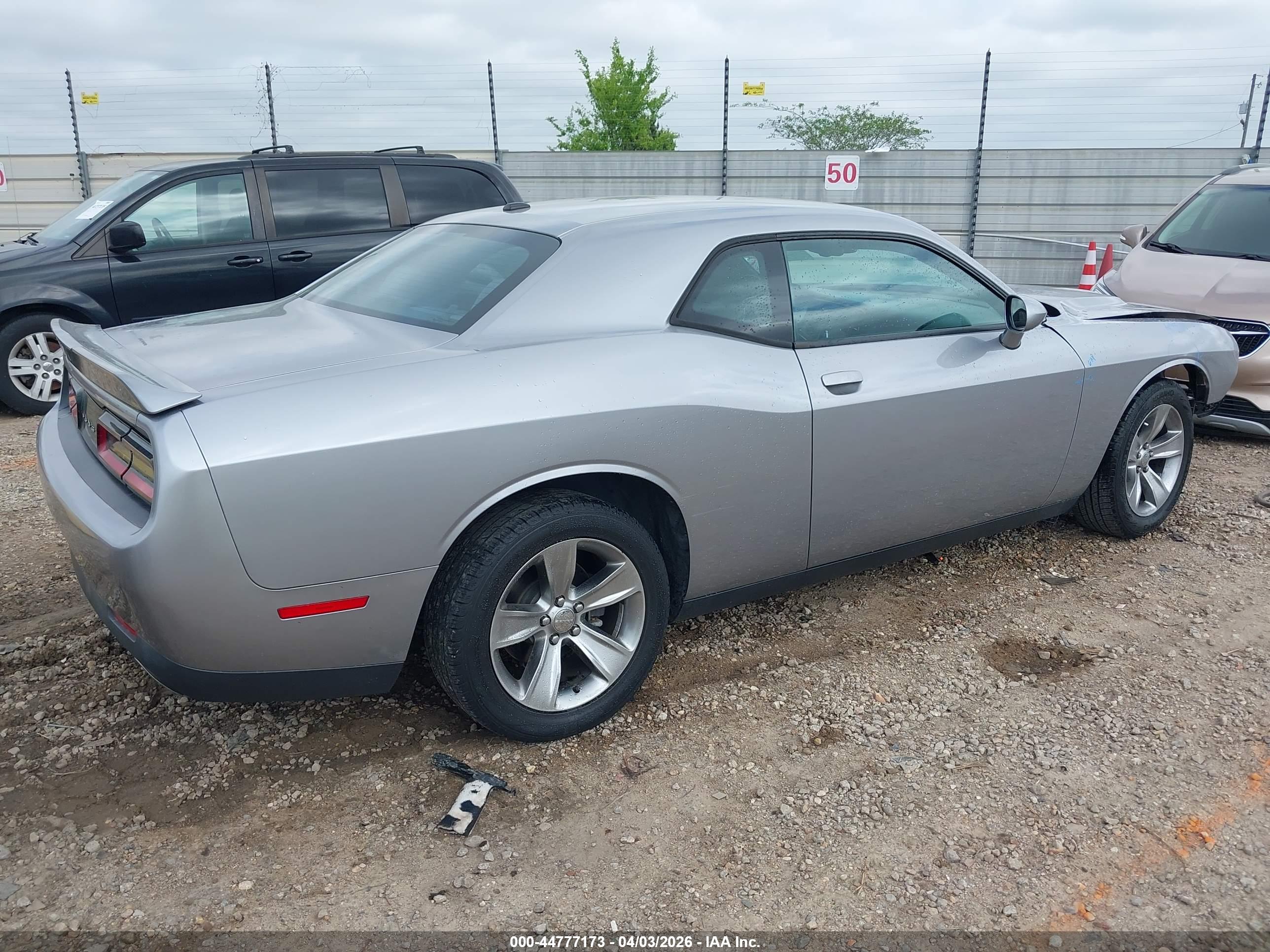 DODGE CHALLENGER image 4