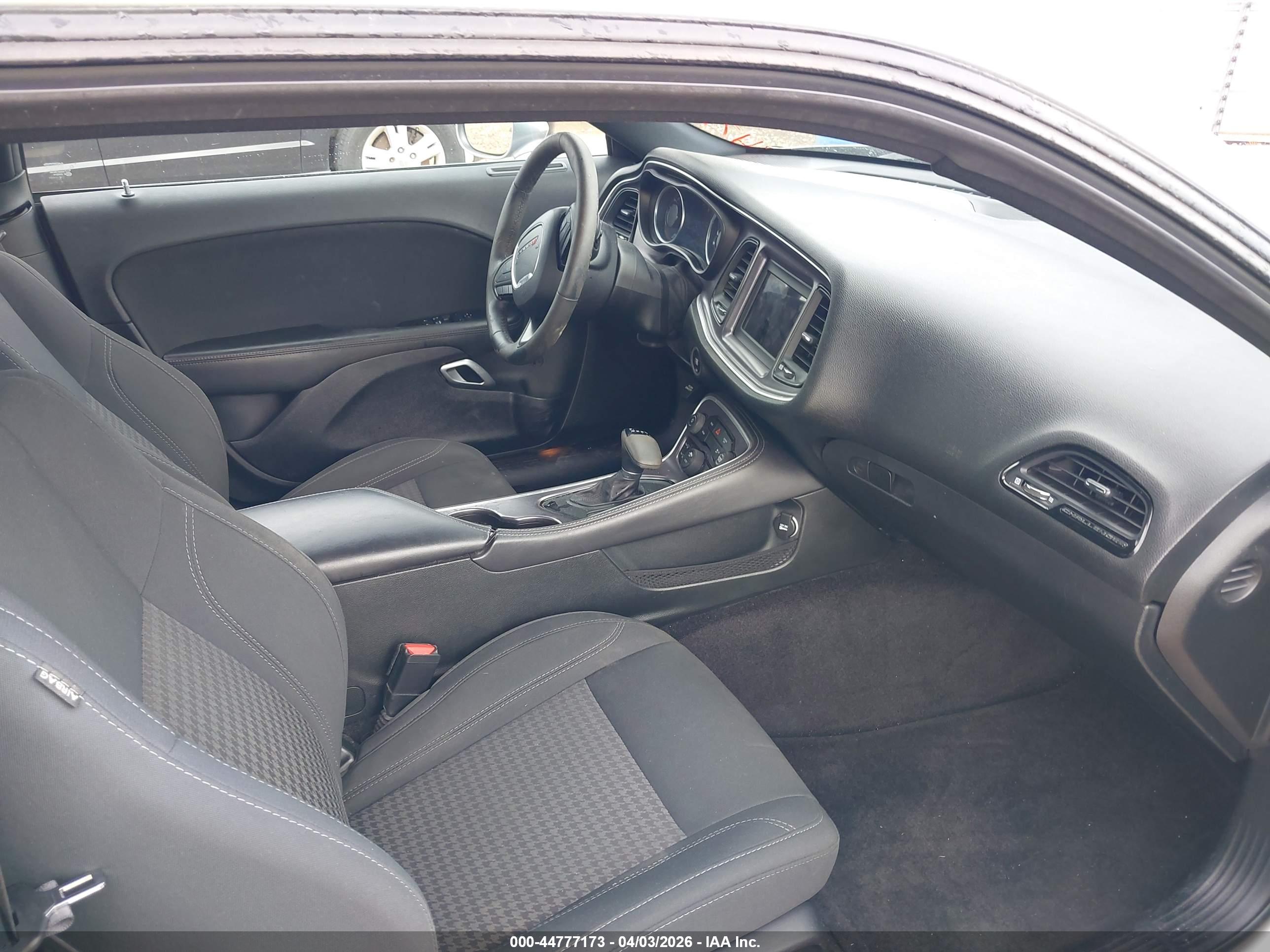 DODGE CHALLENGER image 5