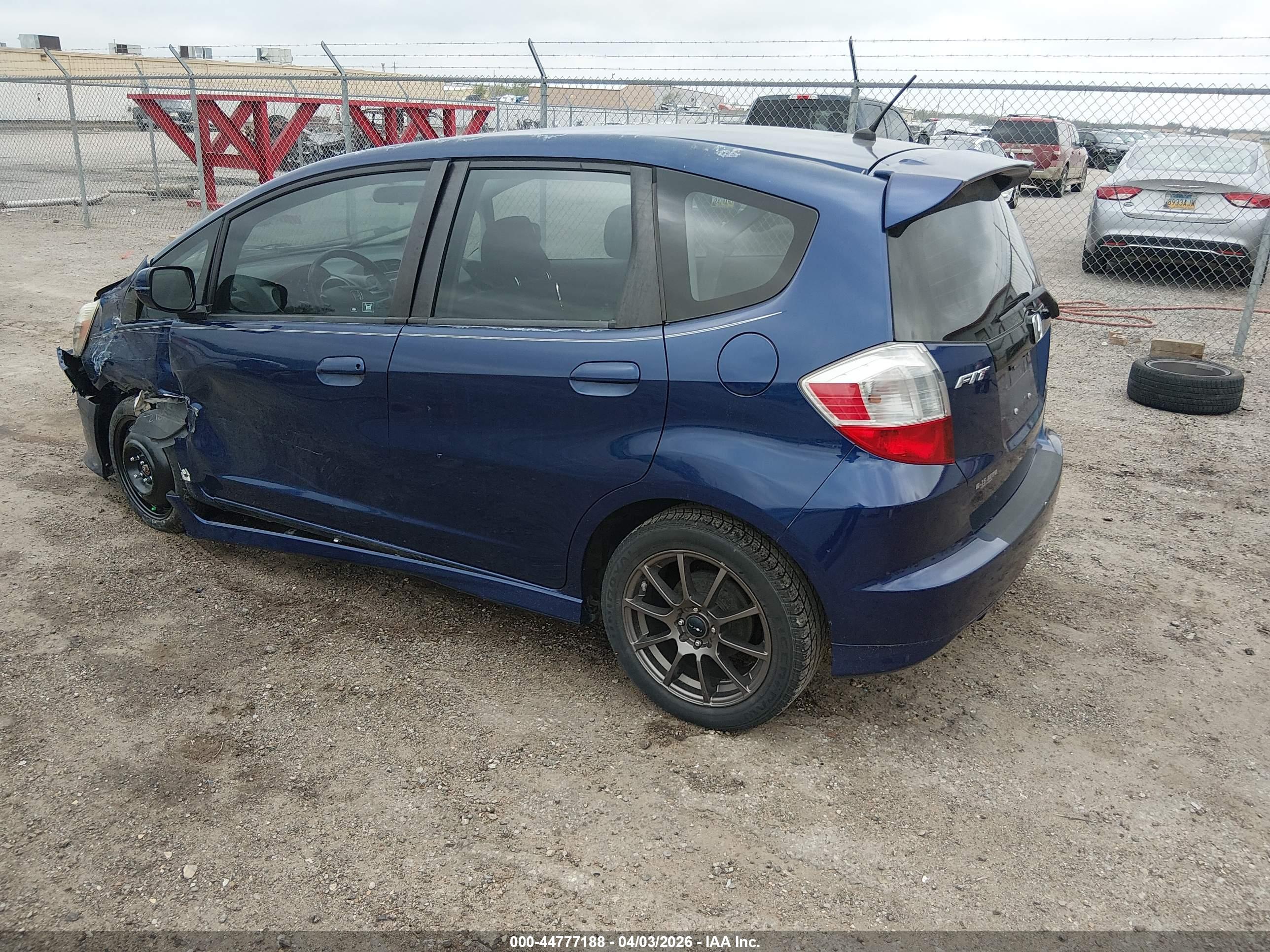 HONDA FIT image 3