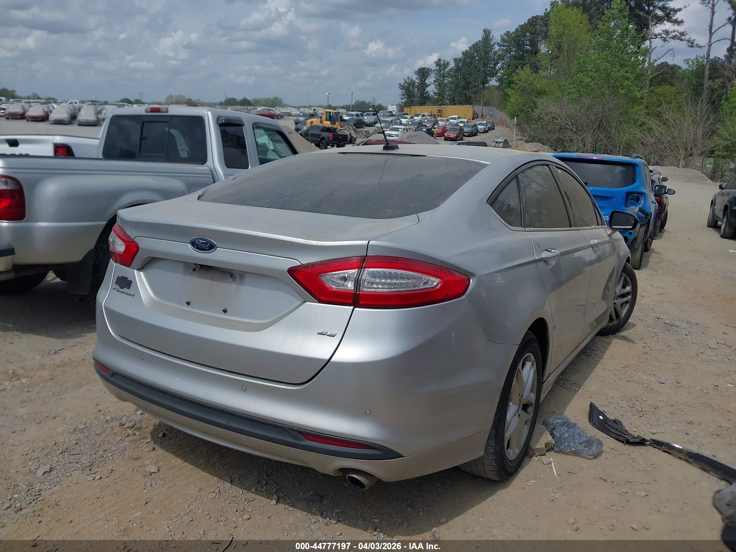FORD FUSION image 4