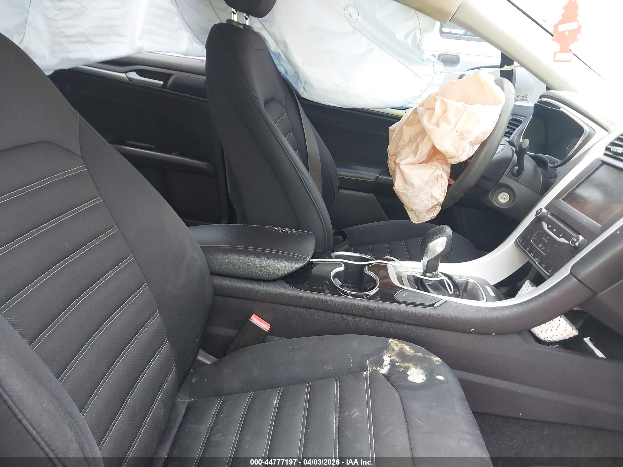 FORD FUSION image 5