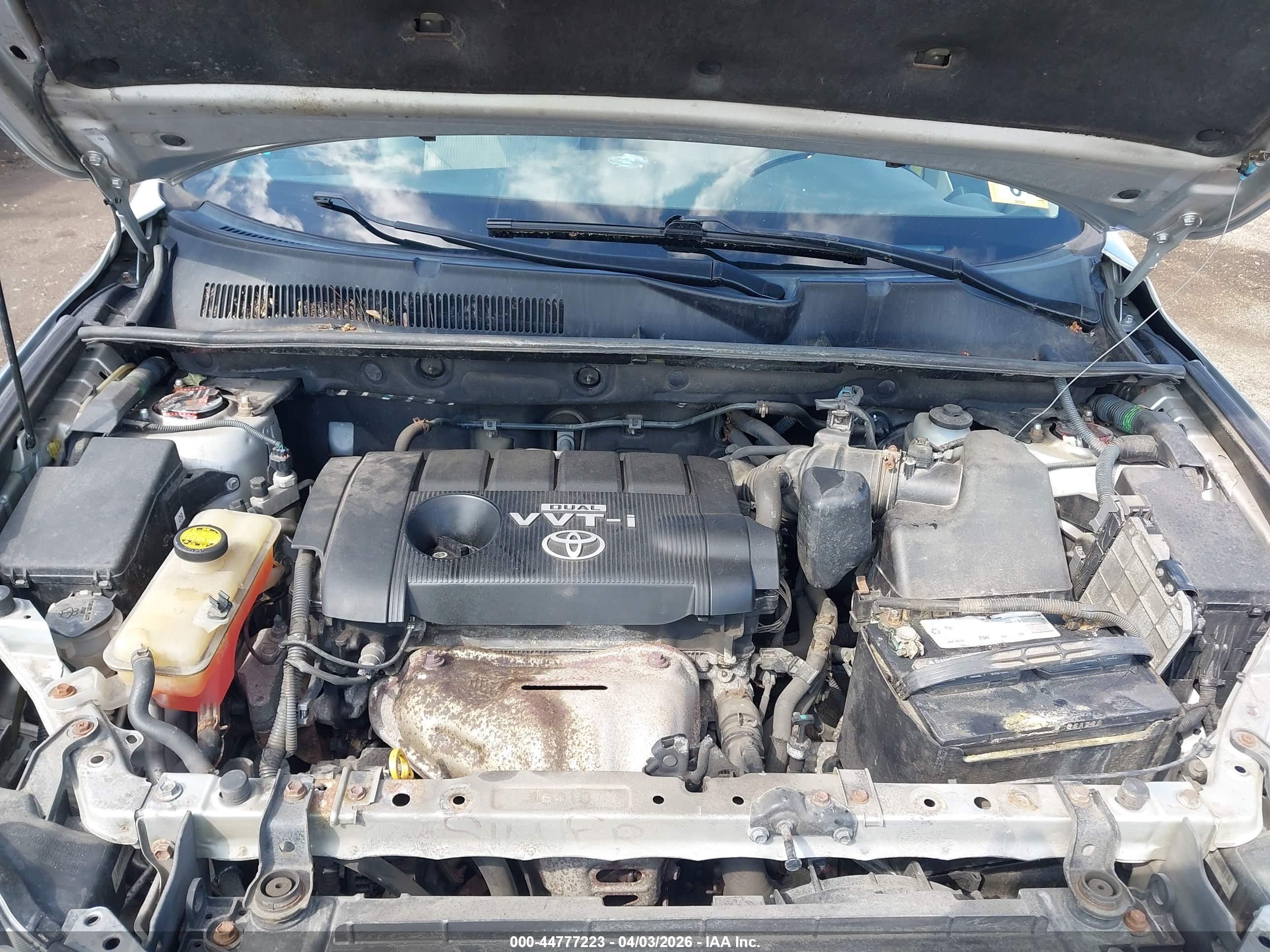 TOYOTA RAV4 image 10