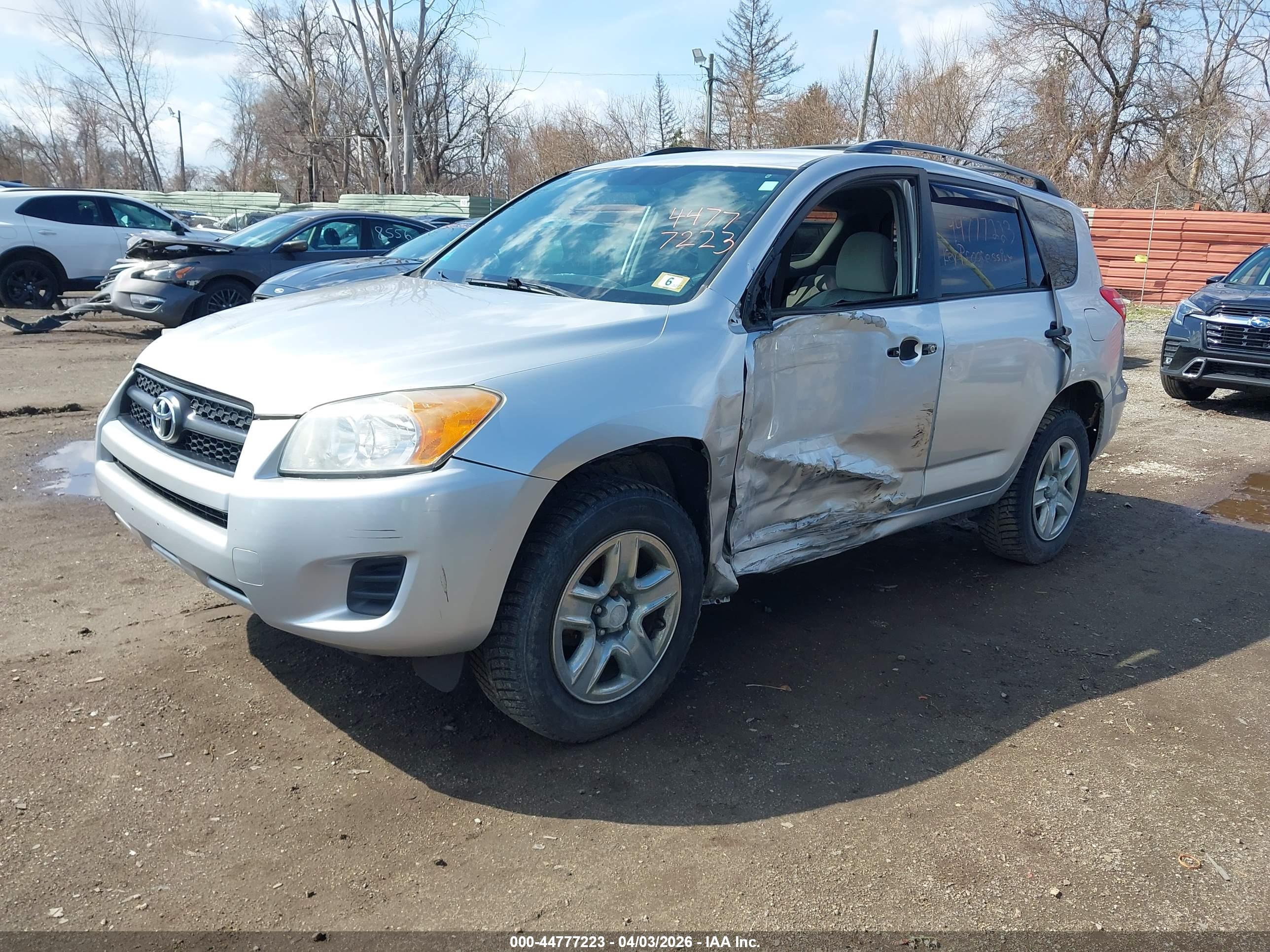 TOYOTA RAV4 image 2
