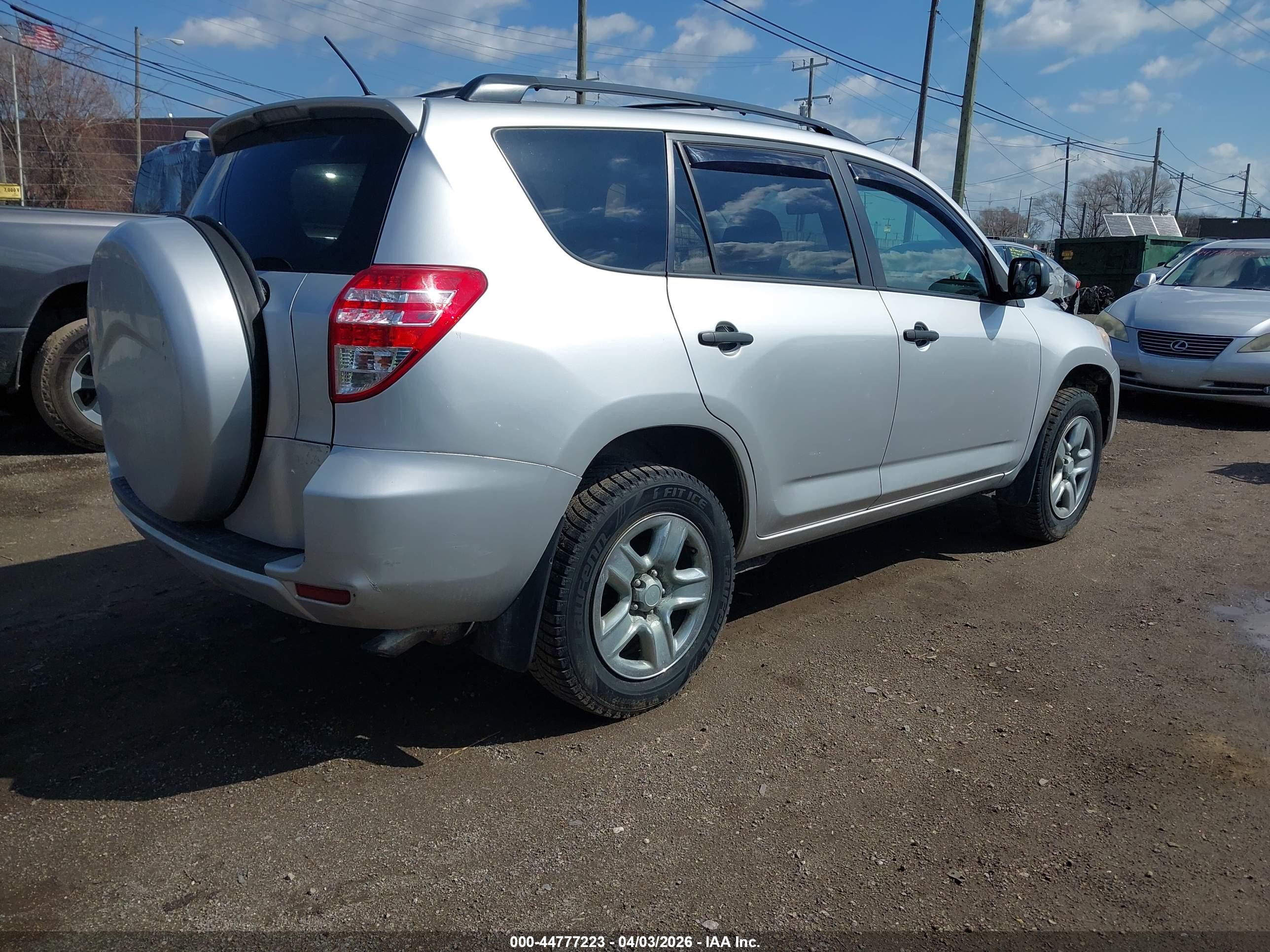 TOYOTA RAV4 image 4