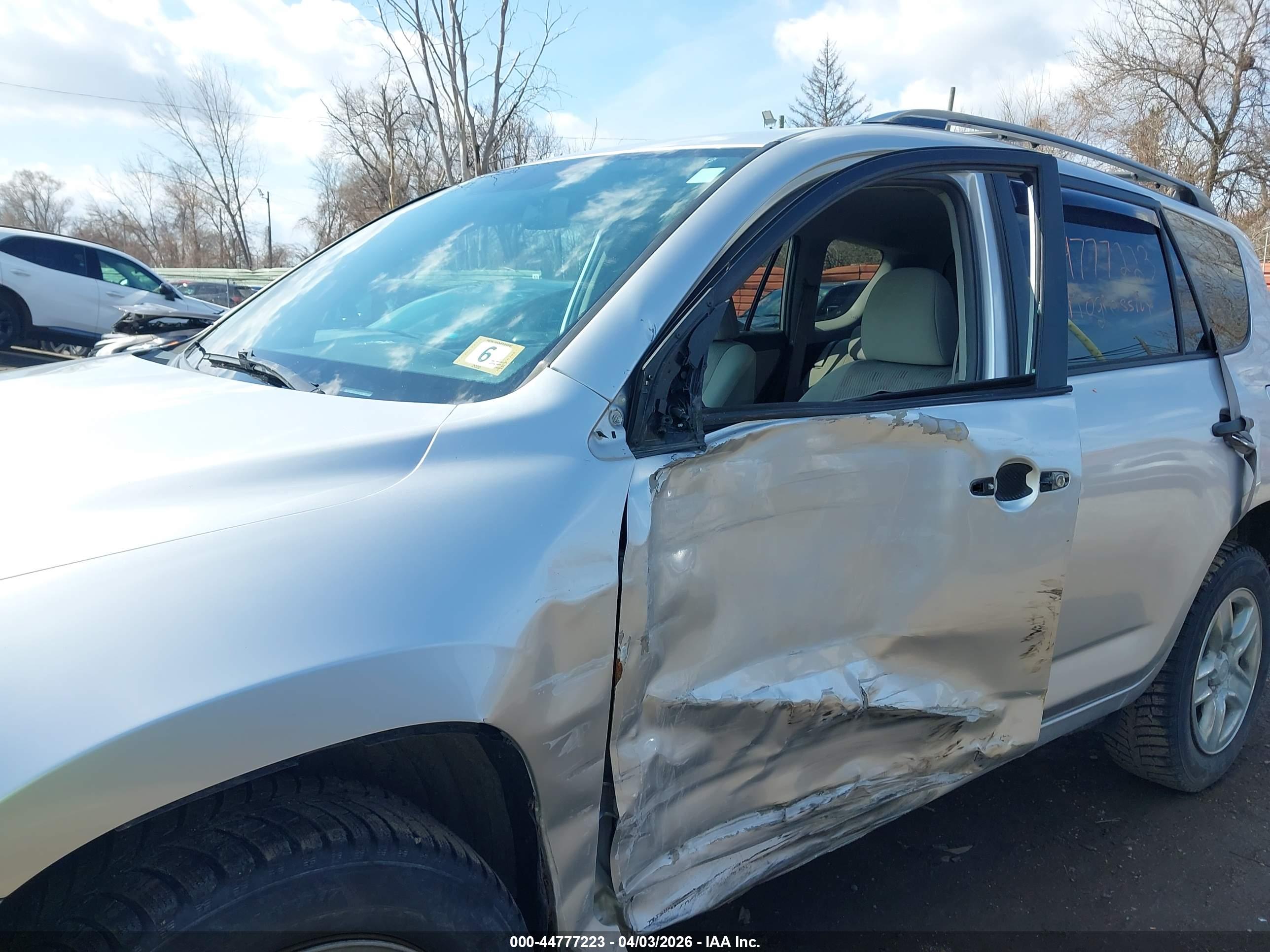 TOYOTA RAV4 image 6