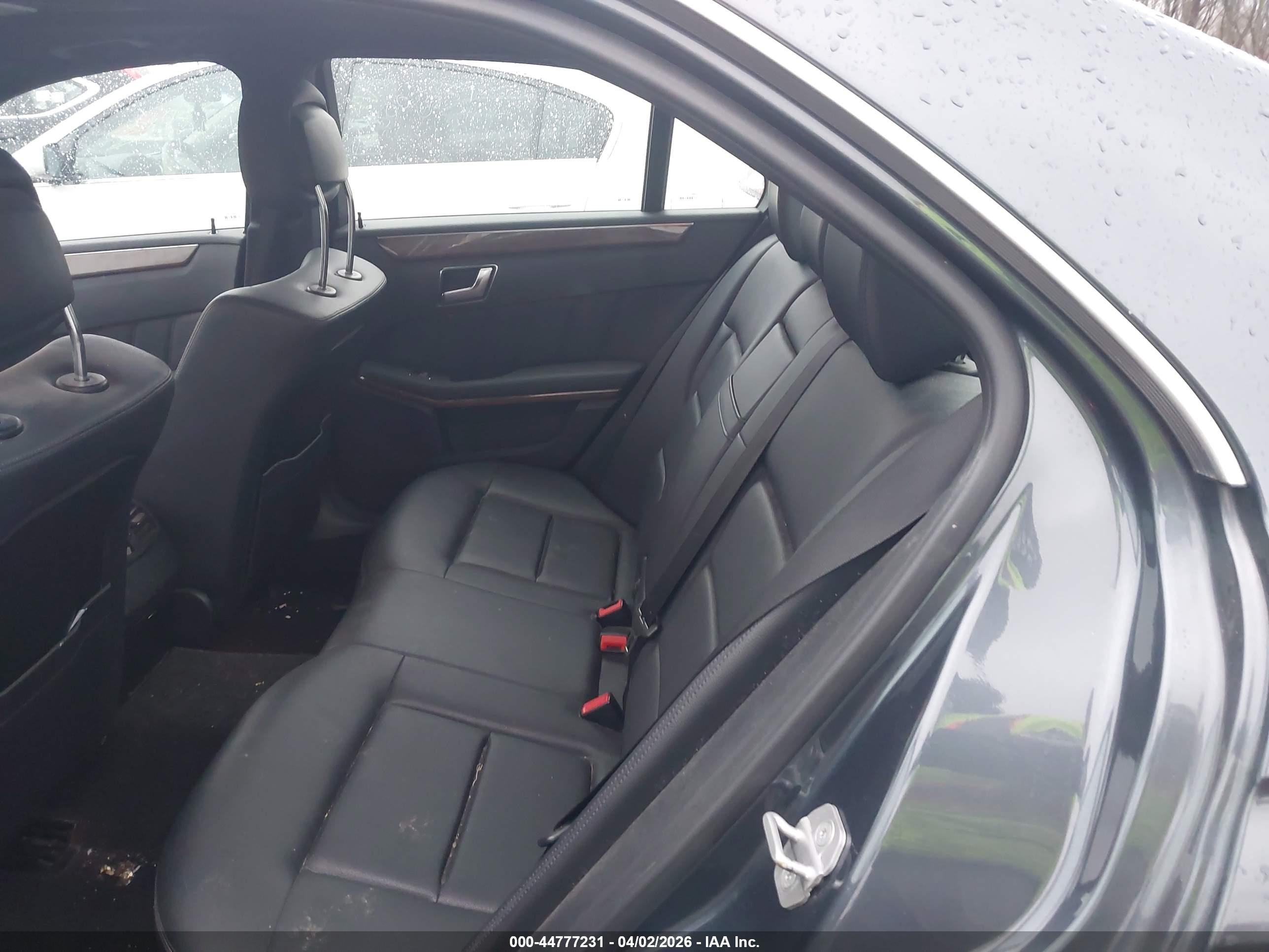 MERCEDES-BENZ E image 8