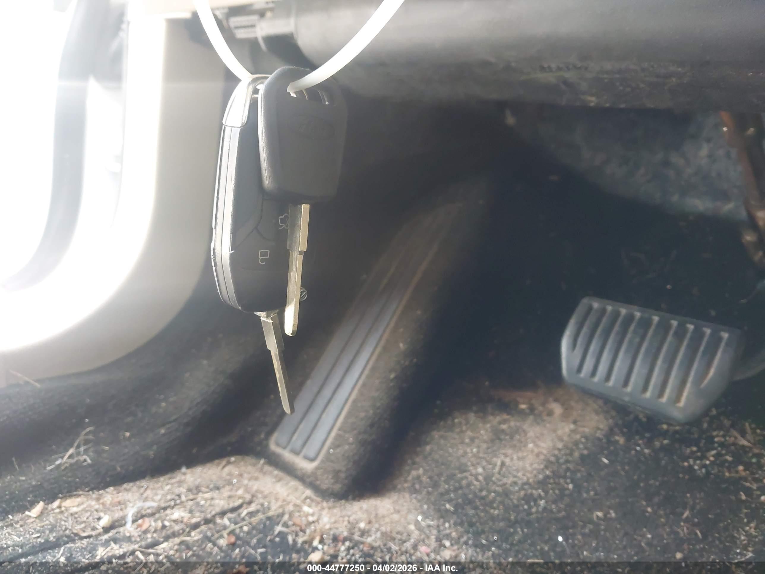 FORD FUSION image 11