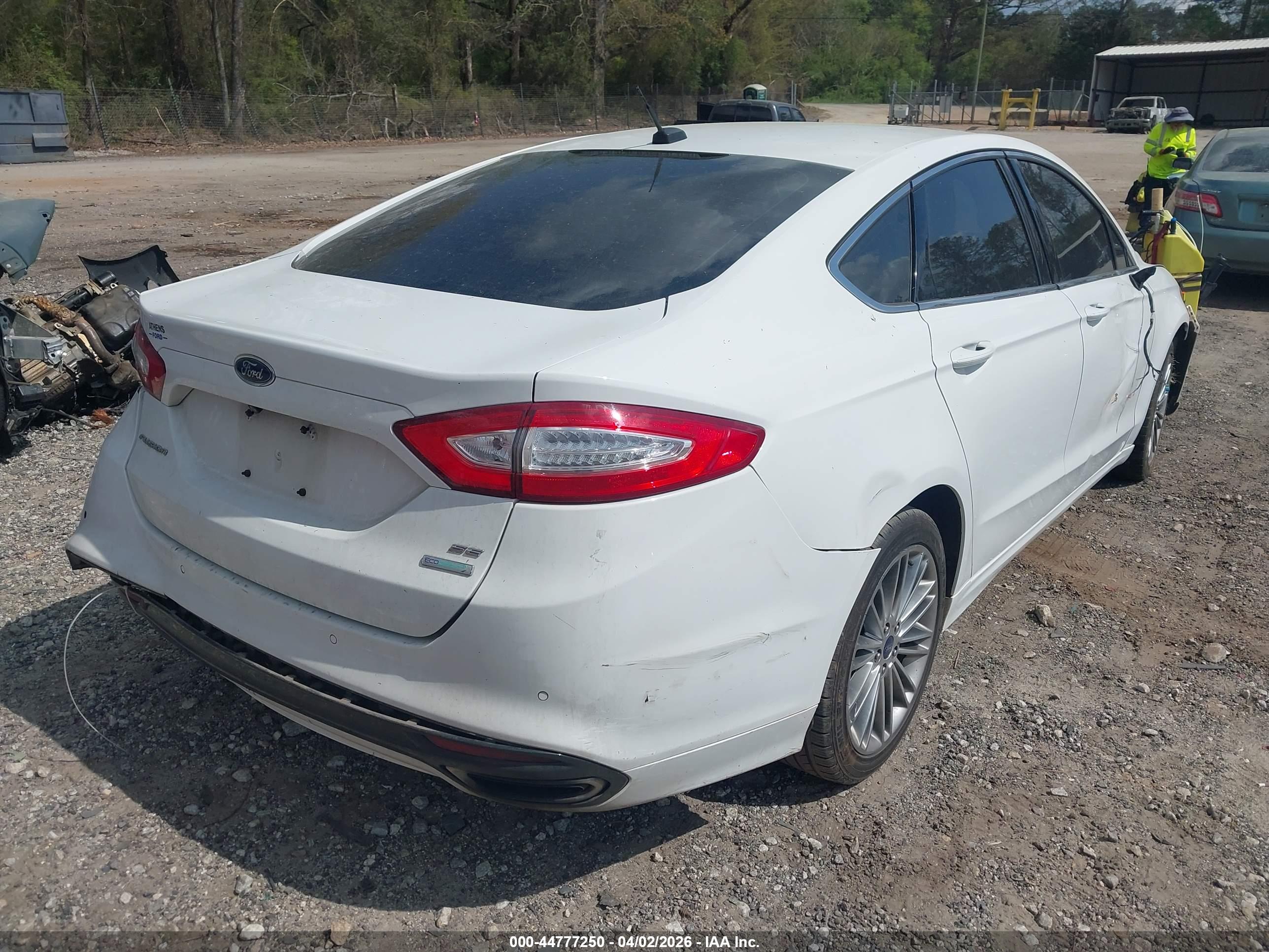 FORD FUSION image 4