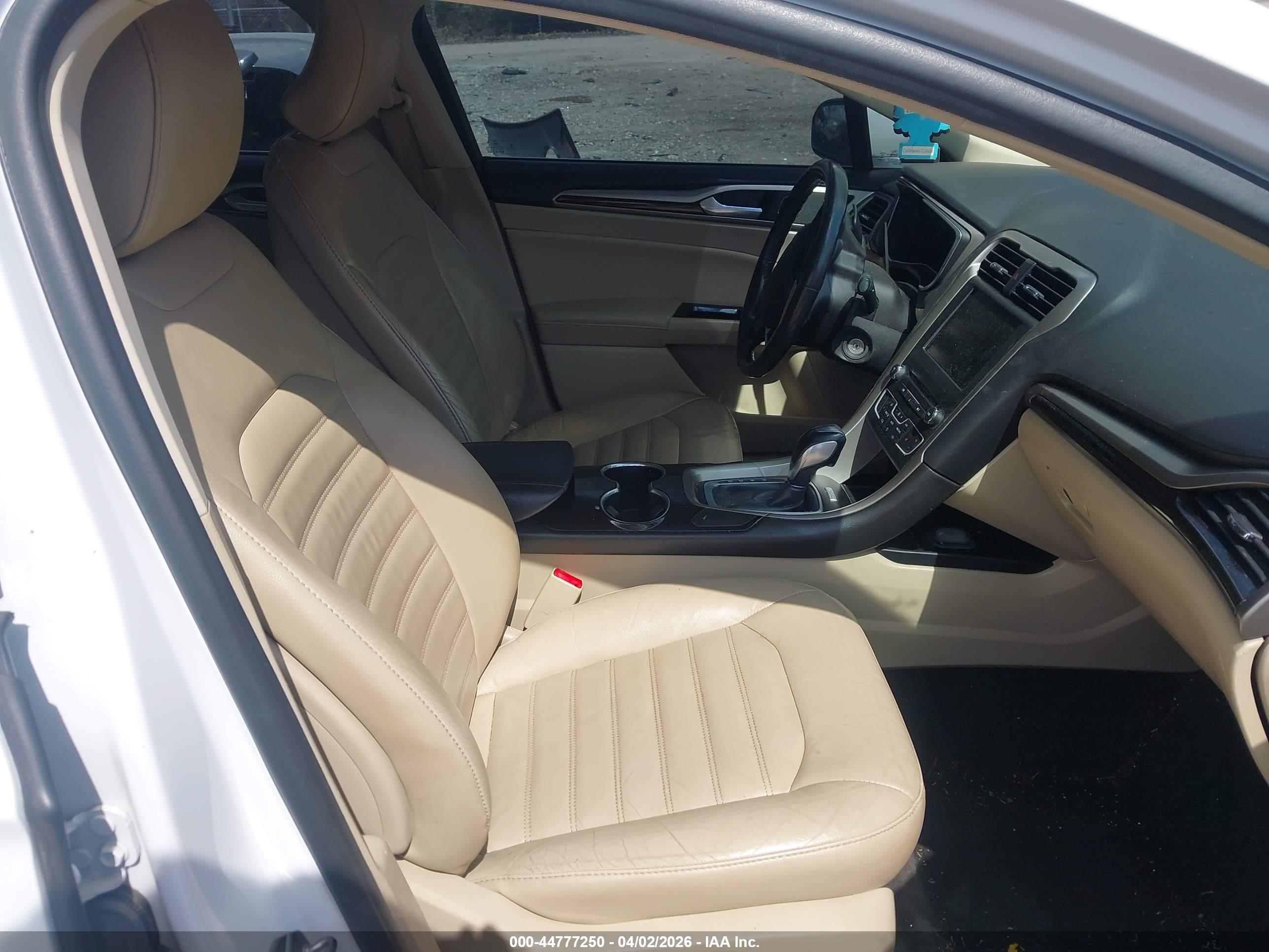 FORD FUSION image 5