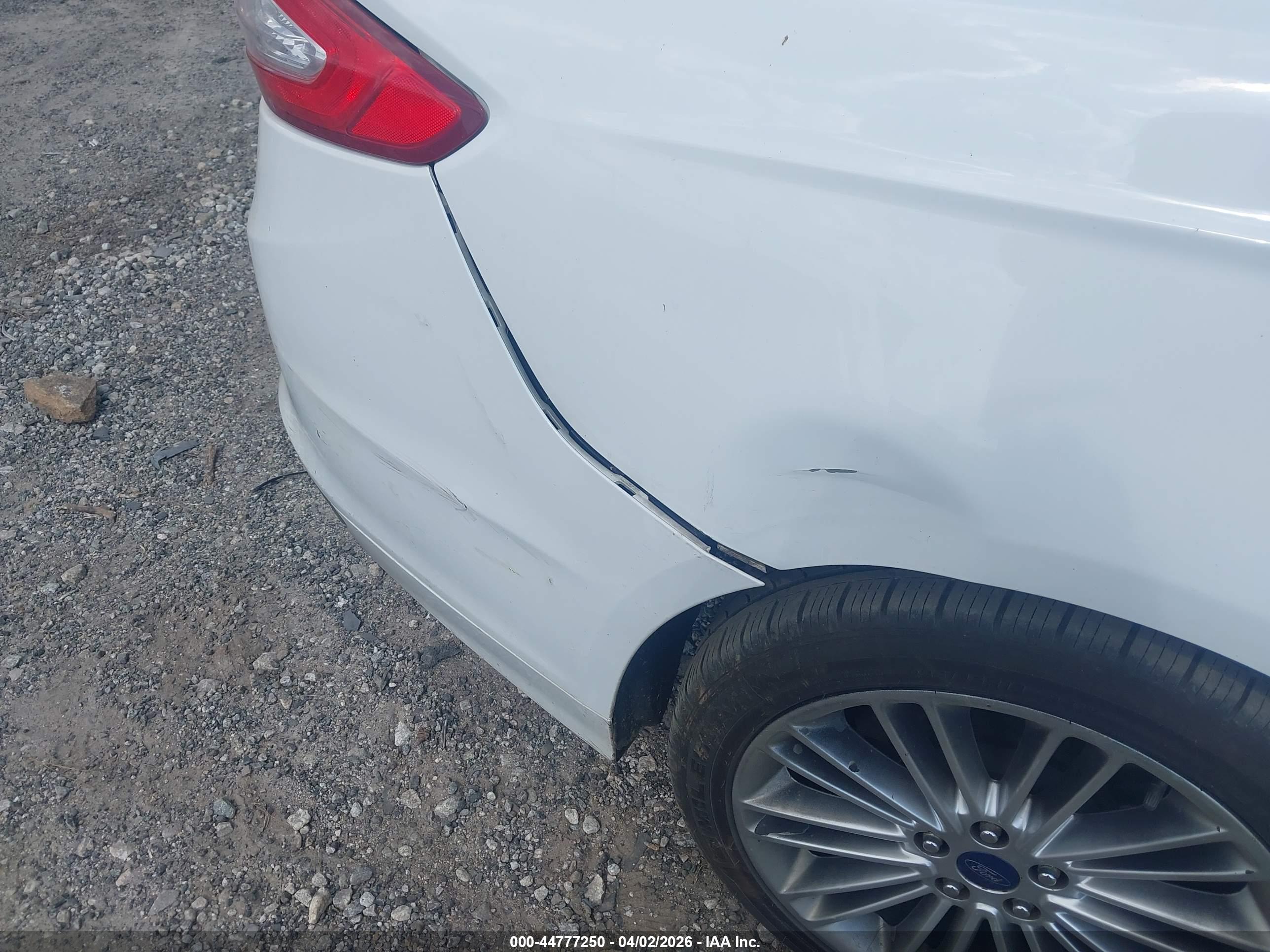 FORD FUSION image 6