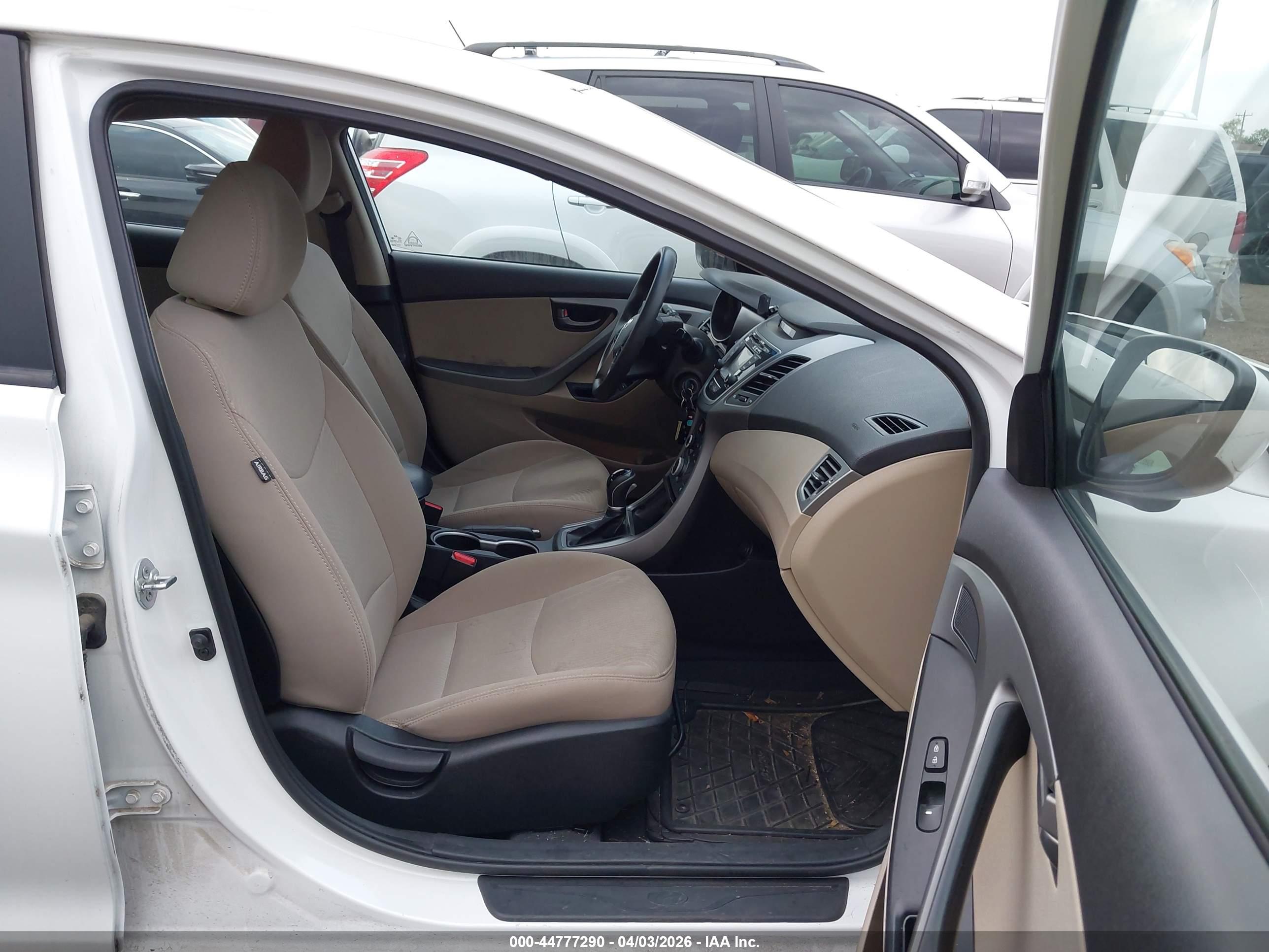 HYUNDAI ELANTRA image 5