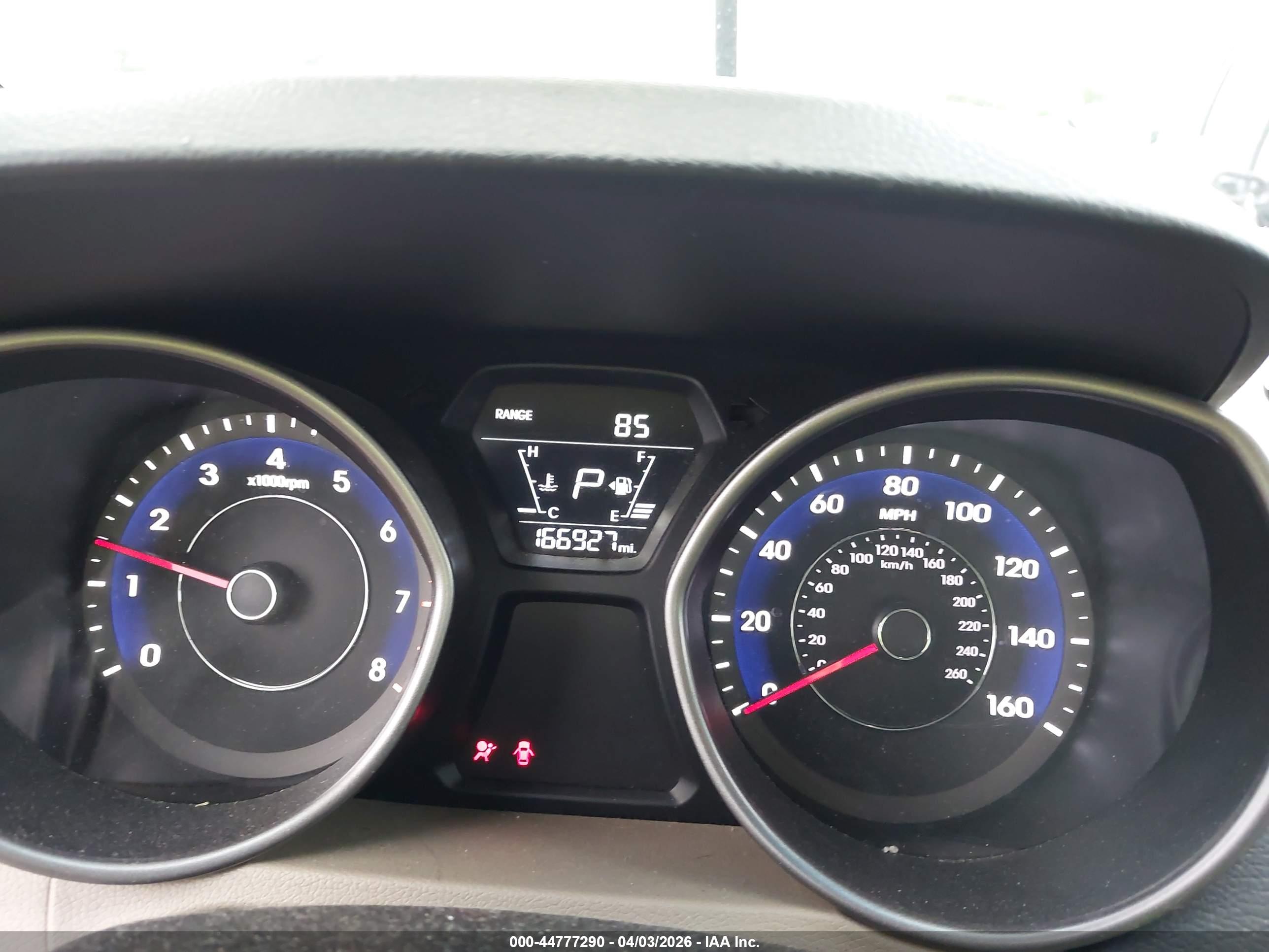 HYUNDAI ELANTRA image 7