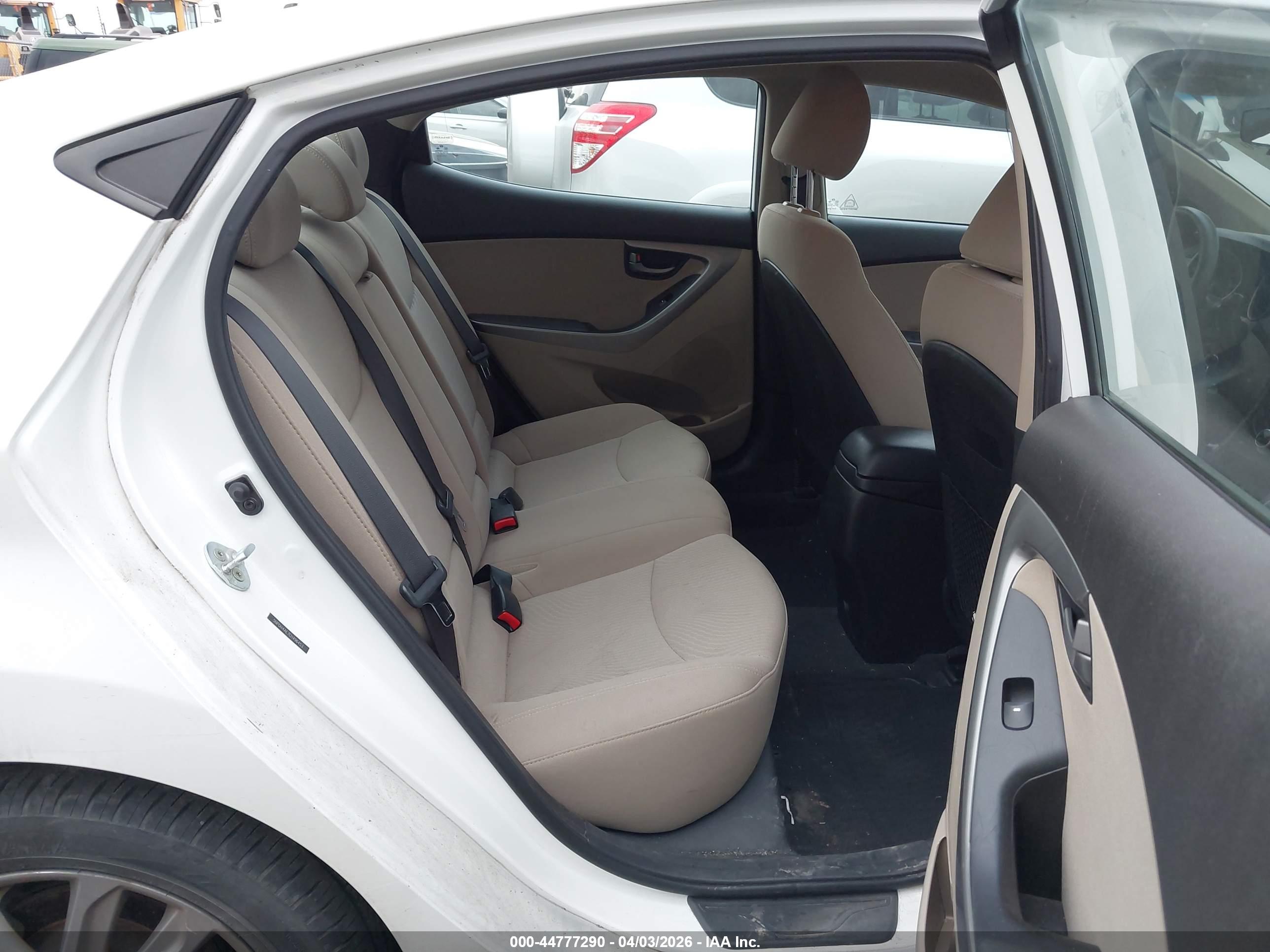 HYUNDAI ELANTRA image 8