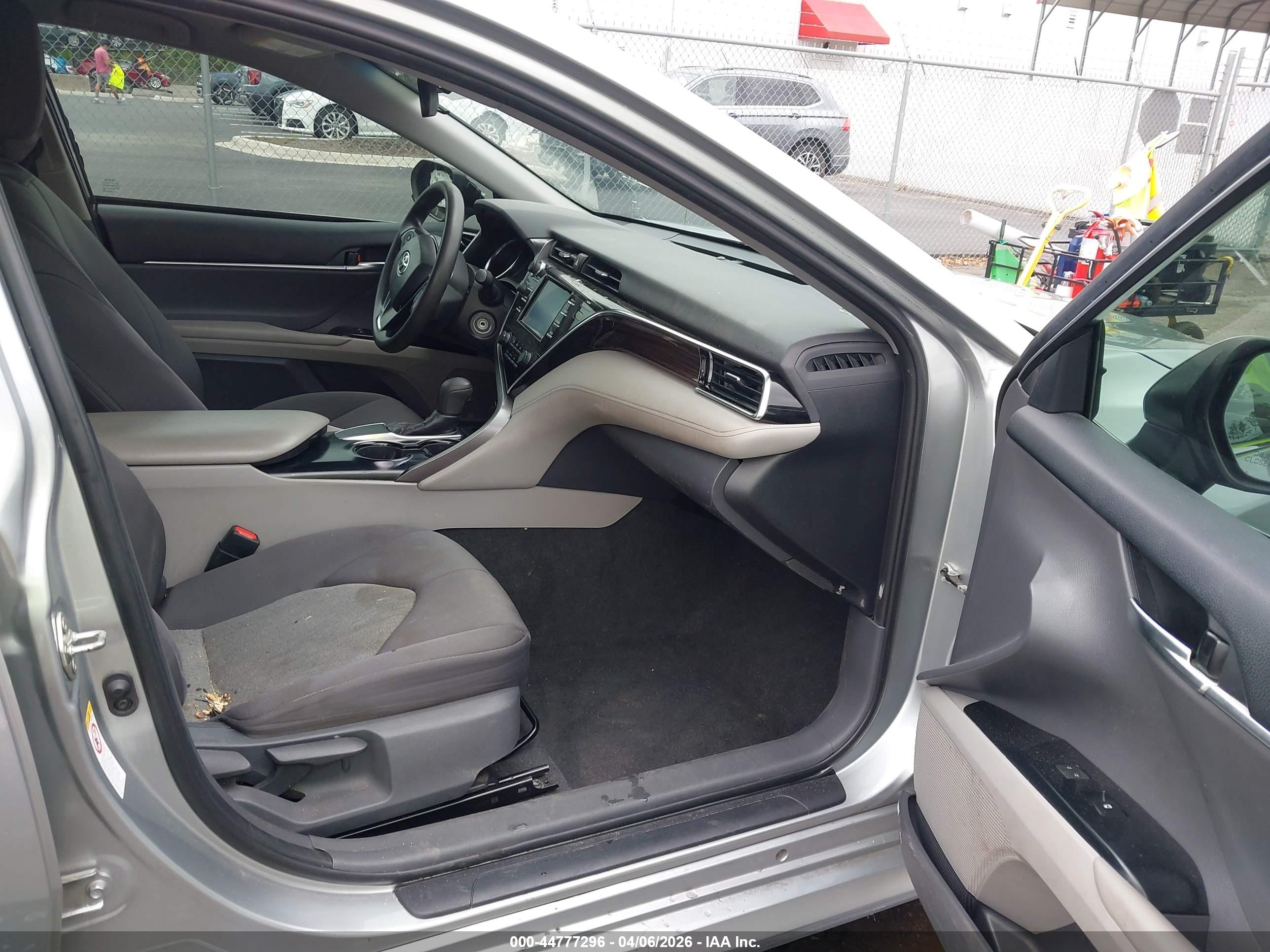 TOYOTA CAMRY image 5